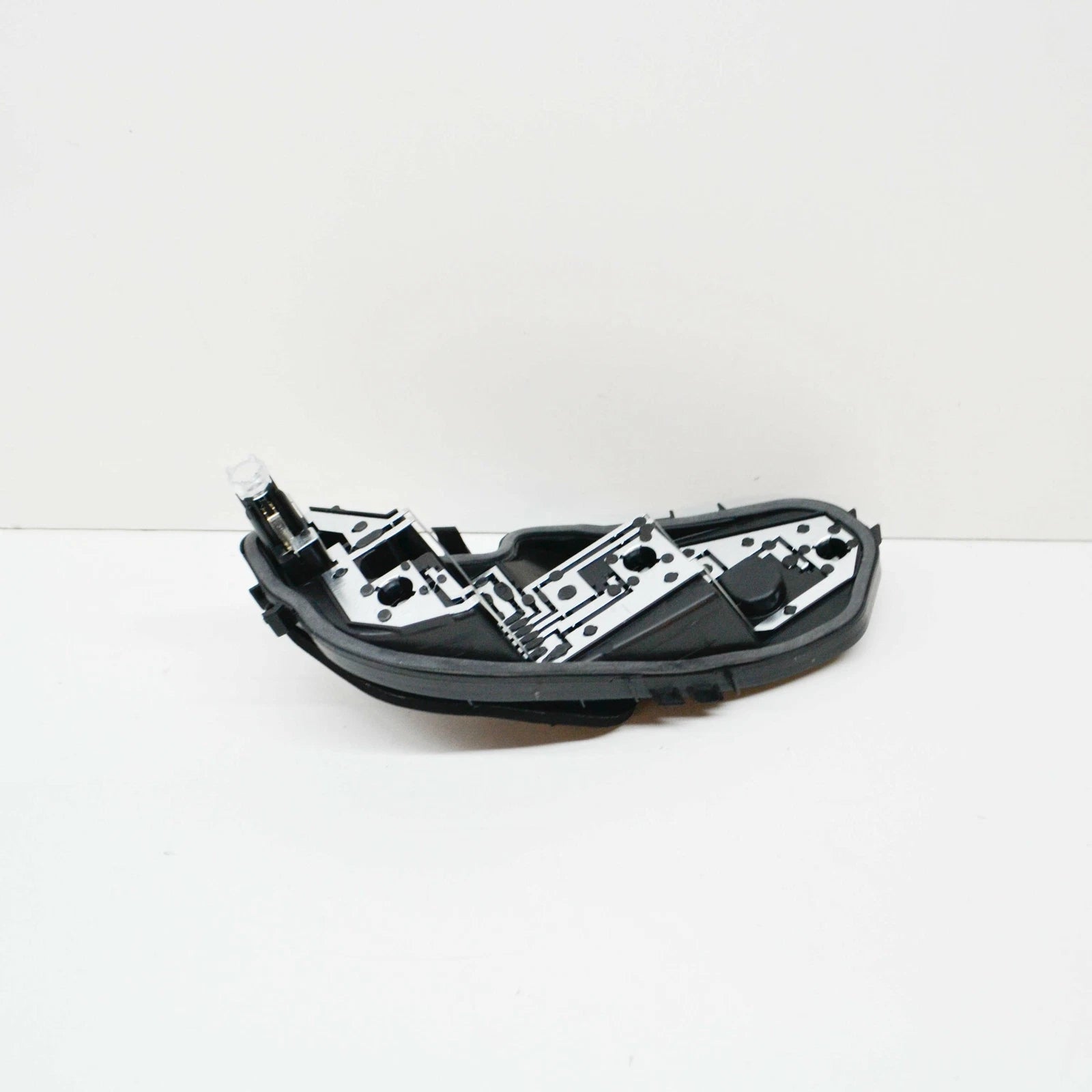 NEW VOLKSWAGEN SCIROCCO REAR LEFT TAIL LIGHT BULB HOLDER 1K8945257C 2012