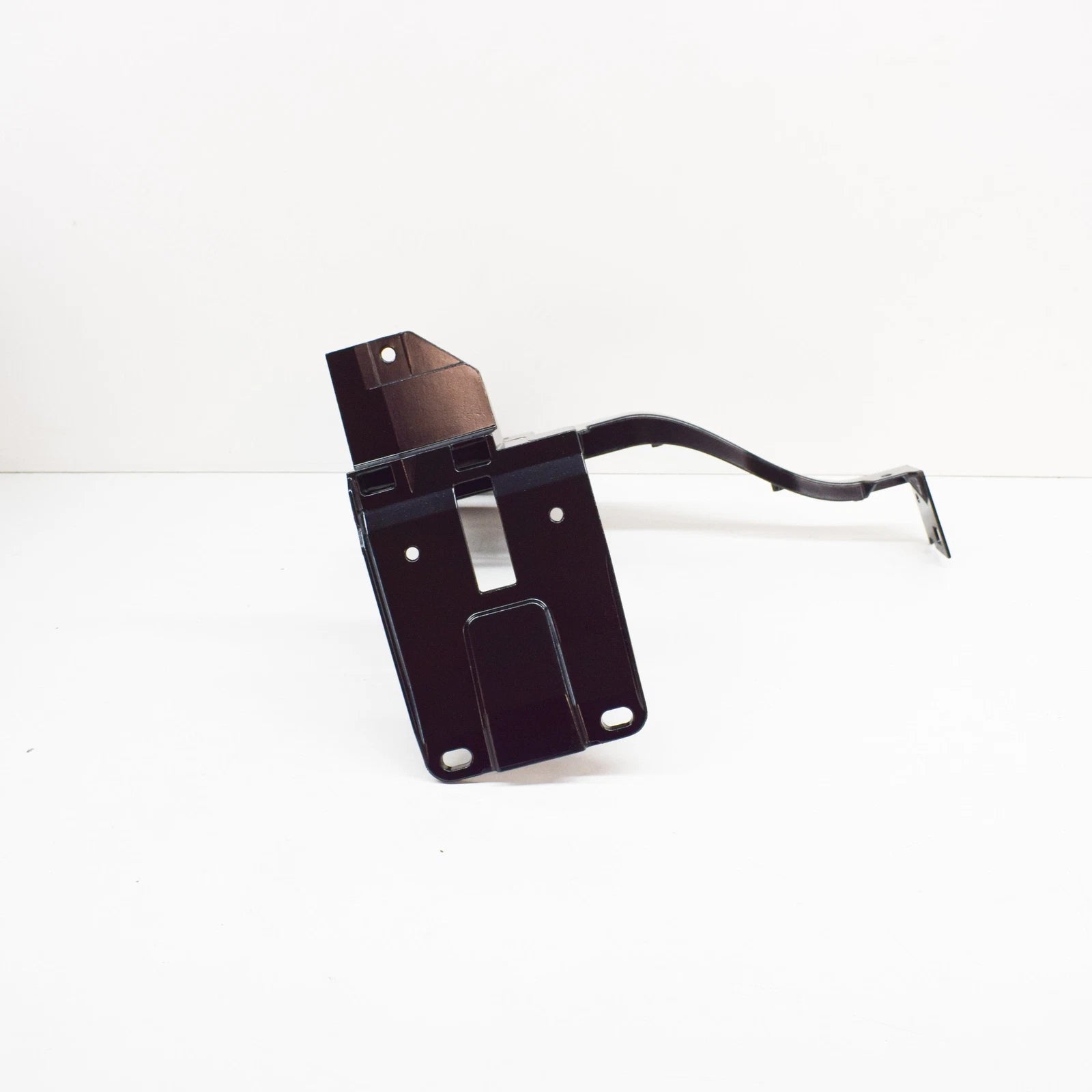 NEW BMW 6 E63 FRONT RADIATOR RIGHT BRACKET 51647008848 7008848 2007 ORIGINAL