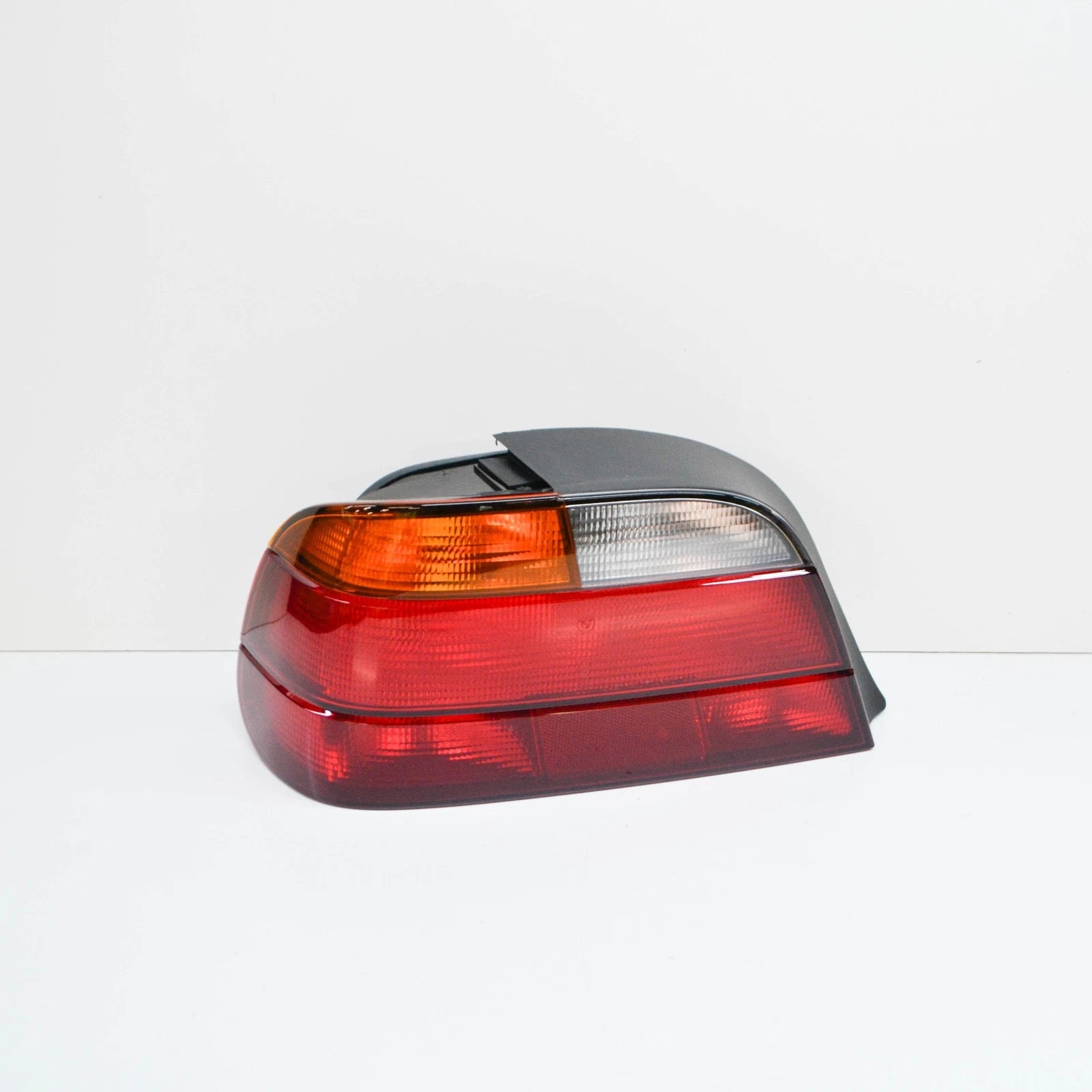 NEW BMW E38 SEDAN TAIL LIGHT LEFT 8360079 63218360079 ORIGINAL