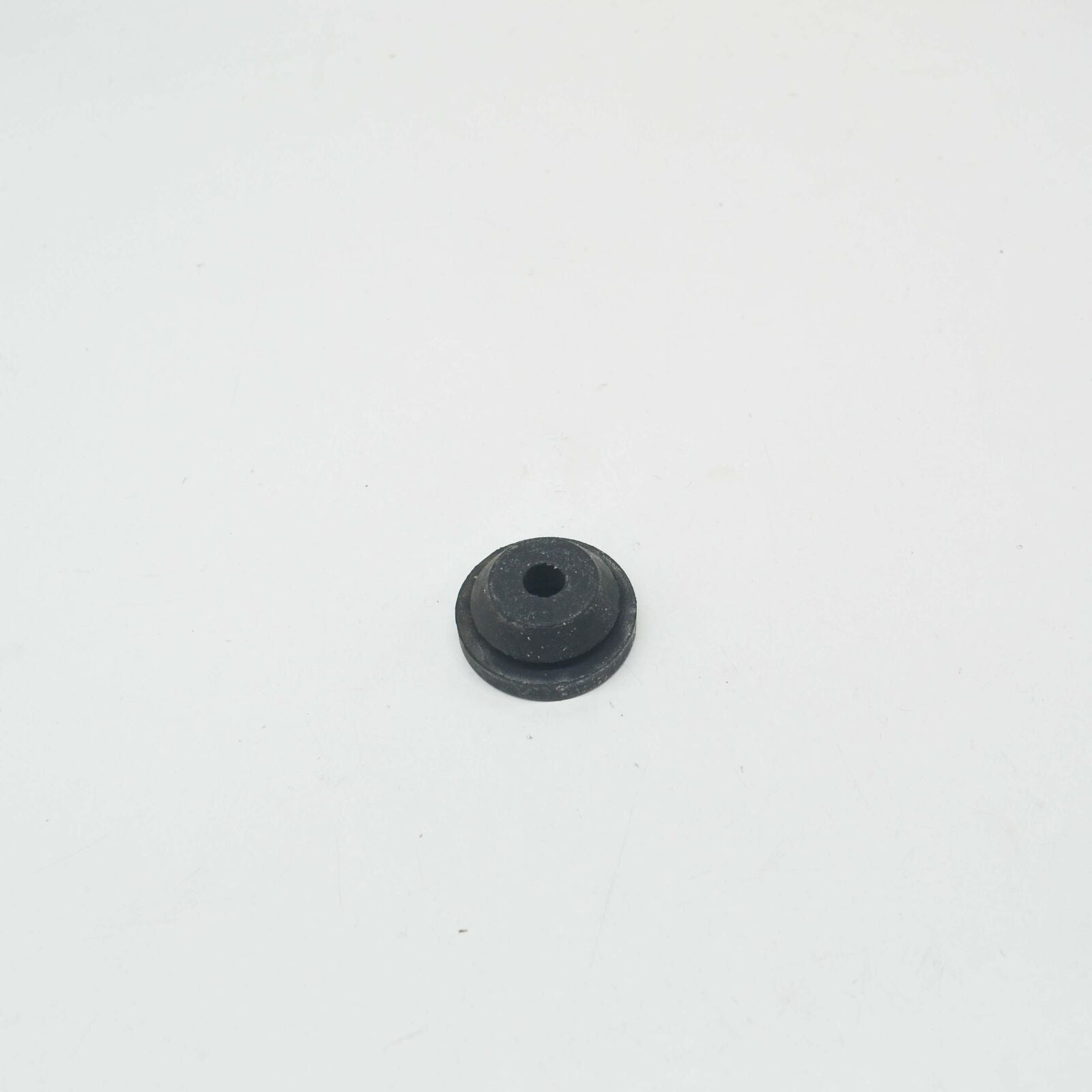 NEW MB ML W163 WASHER TANK TO WHEELHOUSE RUBBER BUFFER A6040940285 ORIGINAL