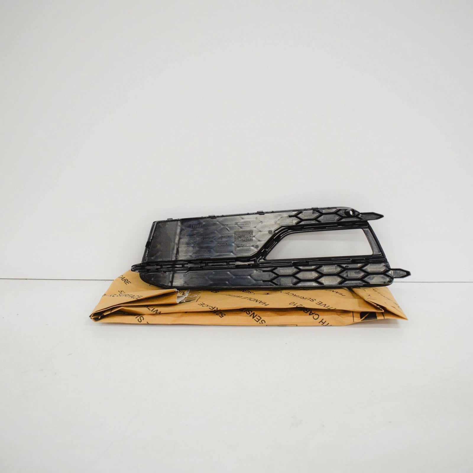 NEW AUDI A5 8TA RIGHT FOG LIGHT GRILLE 8T0807682K01C GENUINE