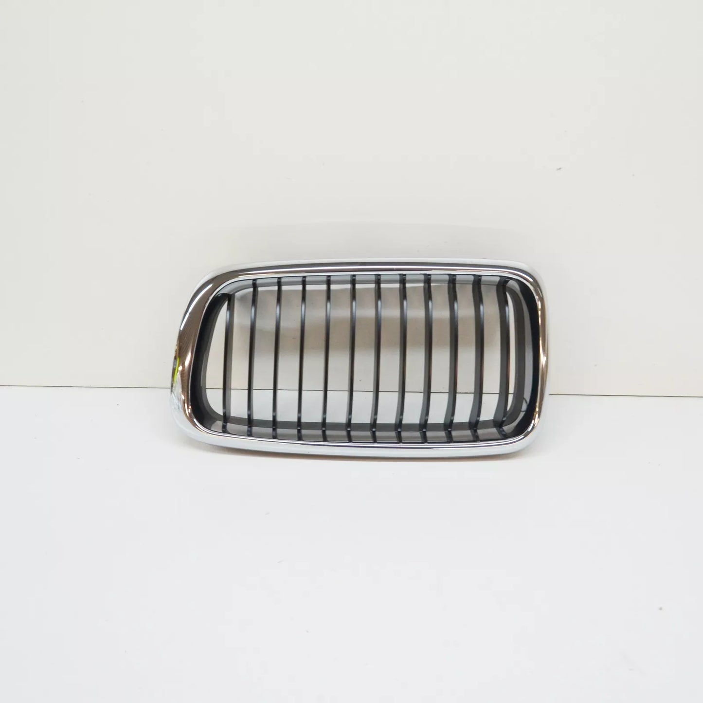 NEW BMW E38 SEDAN FRONT RADIATOR KIDNEY GRILLE LEFT 8231593 51138231593 ORIGINAL