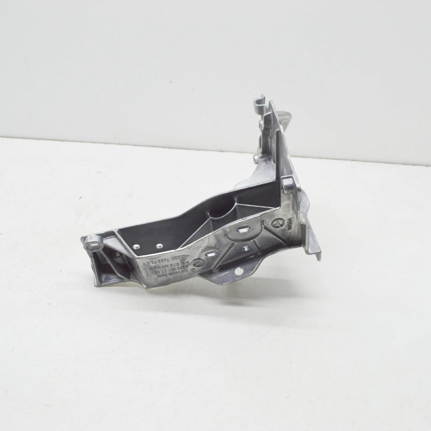 NEW MERCEDES-BENZ E W213 FRONT RADIATOR RIGHT SUPPORT A2536210700