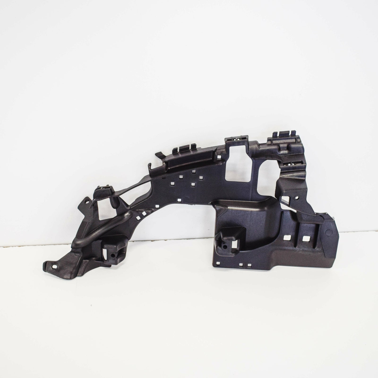 NEW MERCEDES-BENZ C-CLASS W205 REAR LEFT BUMPER BRACKET A2058855114 ORIGINAL