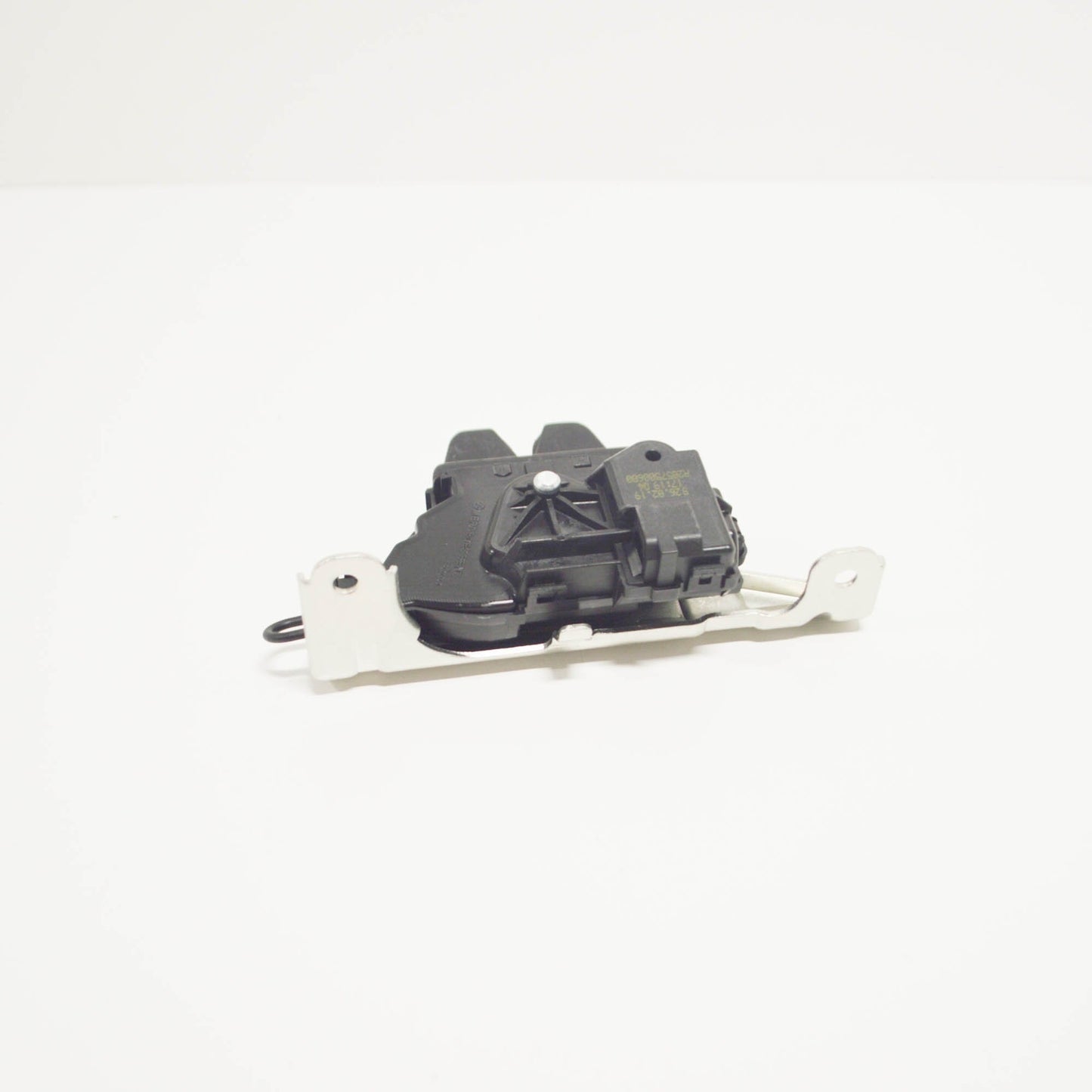 NEW MERCEDES BENZ E C238 REAR TAILGATE BOOT LID LOCK A2057500600 ORIGINAL