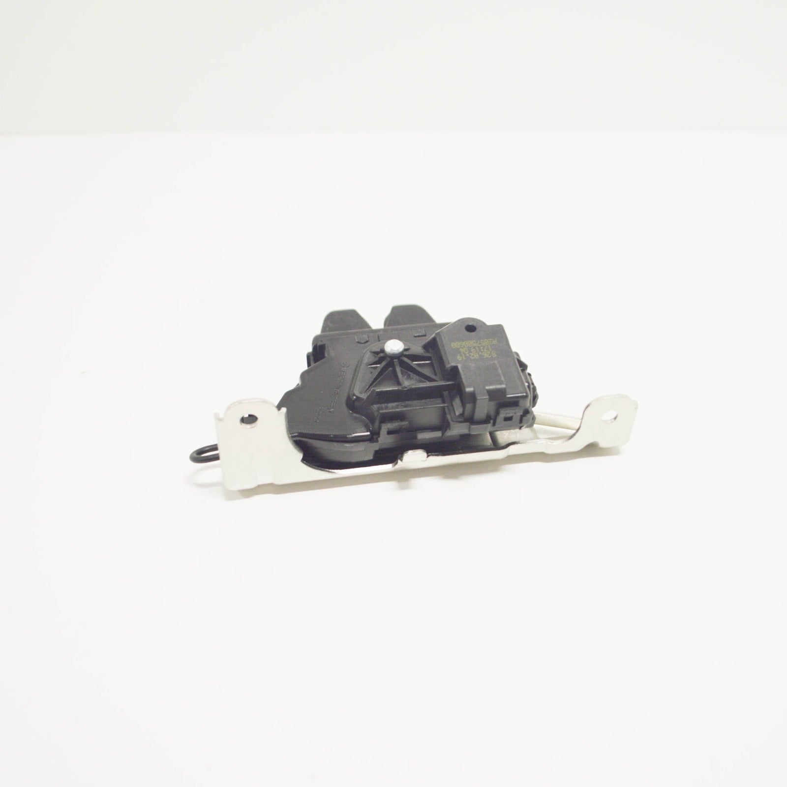 NEW MERCEDES BENZ E C238 REAR TAILGATE BOOT LID LOCK A2057500600 ORIGINAL