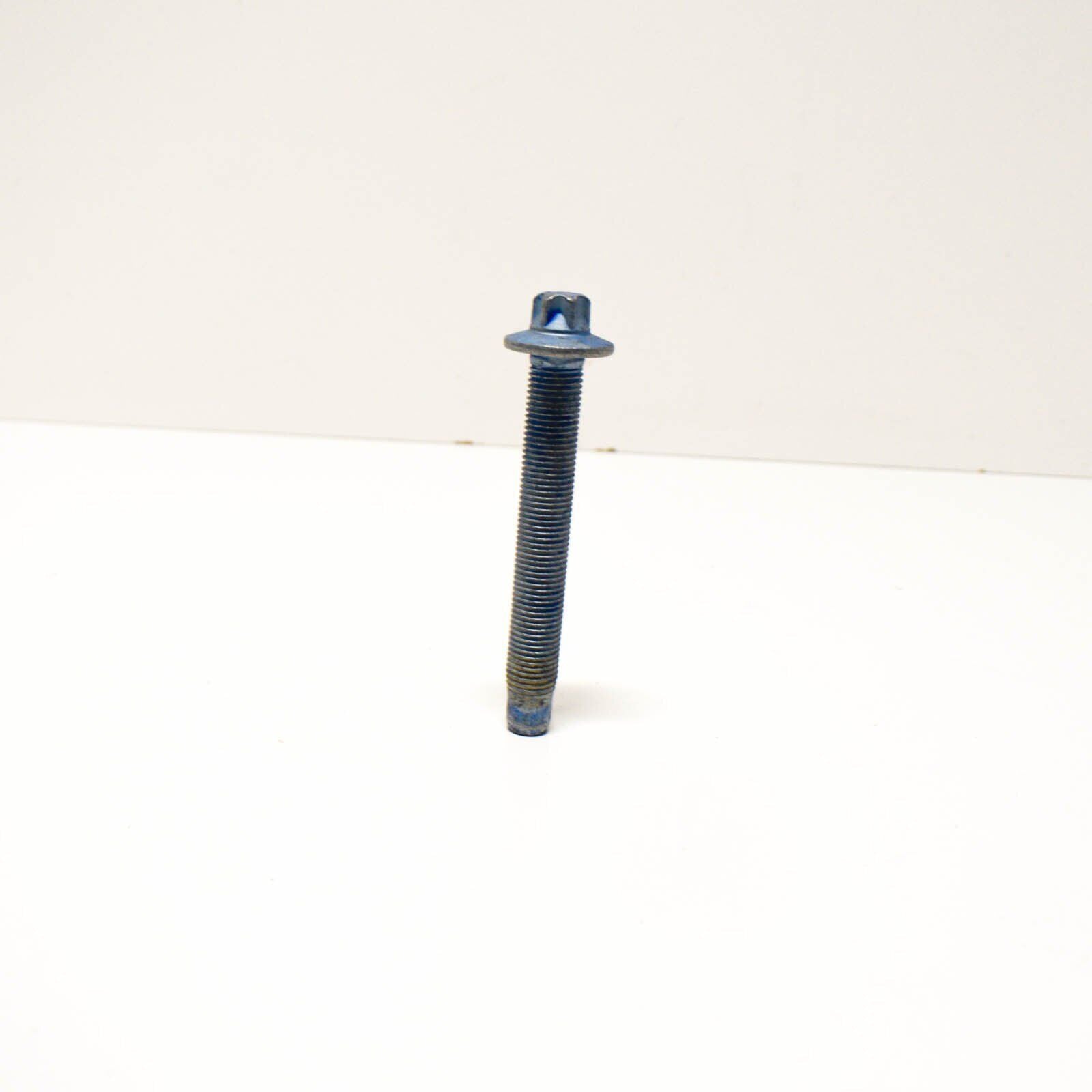 NEW MERCEDES BENZ E W212 REAR FRAME INTEGRAL SUPPORT SCREW A0009901511 ORIGINAL