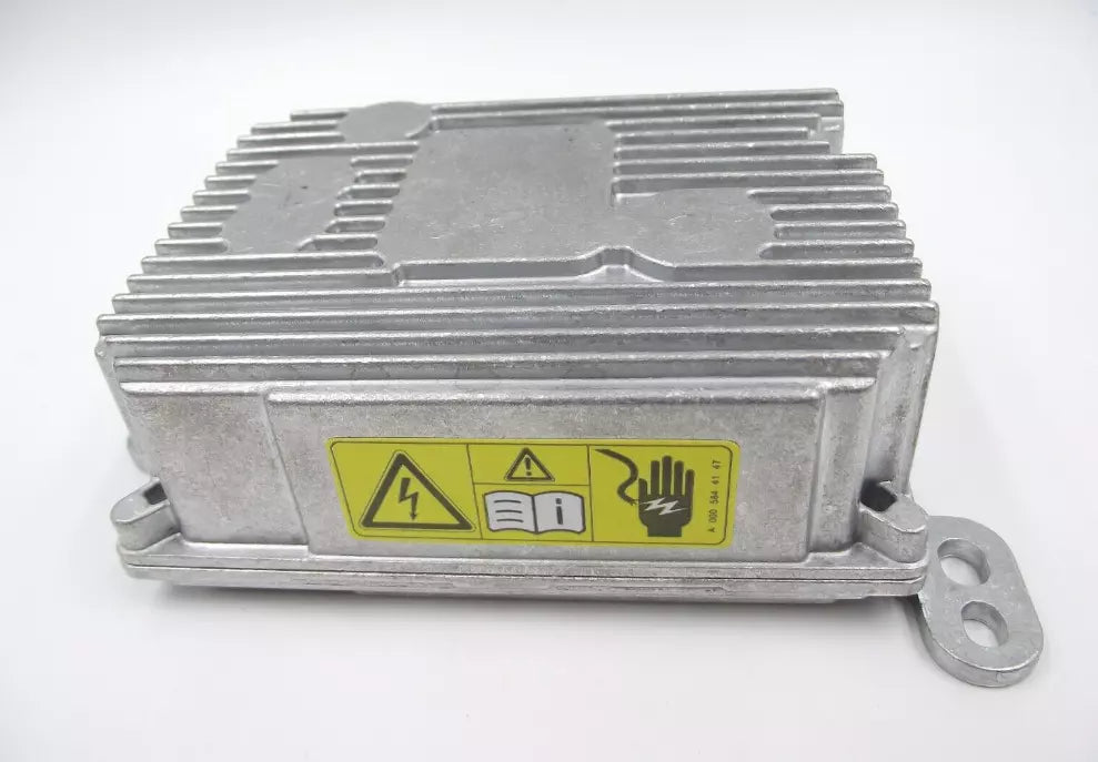 NEW MERCEDES-BENZ A W177 VOLTAGE CONVERTER A0008271105 ORIGINAL