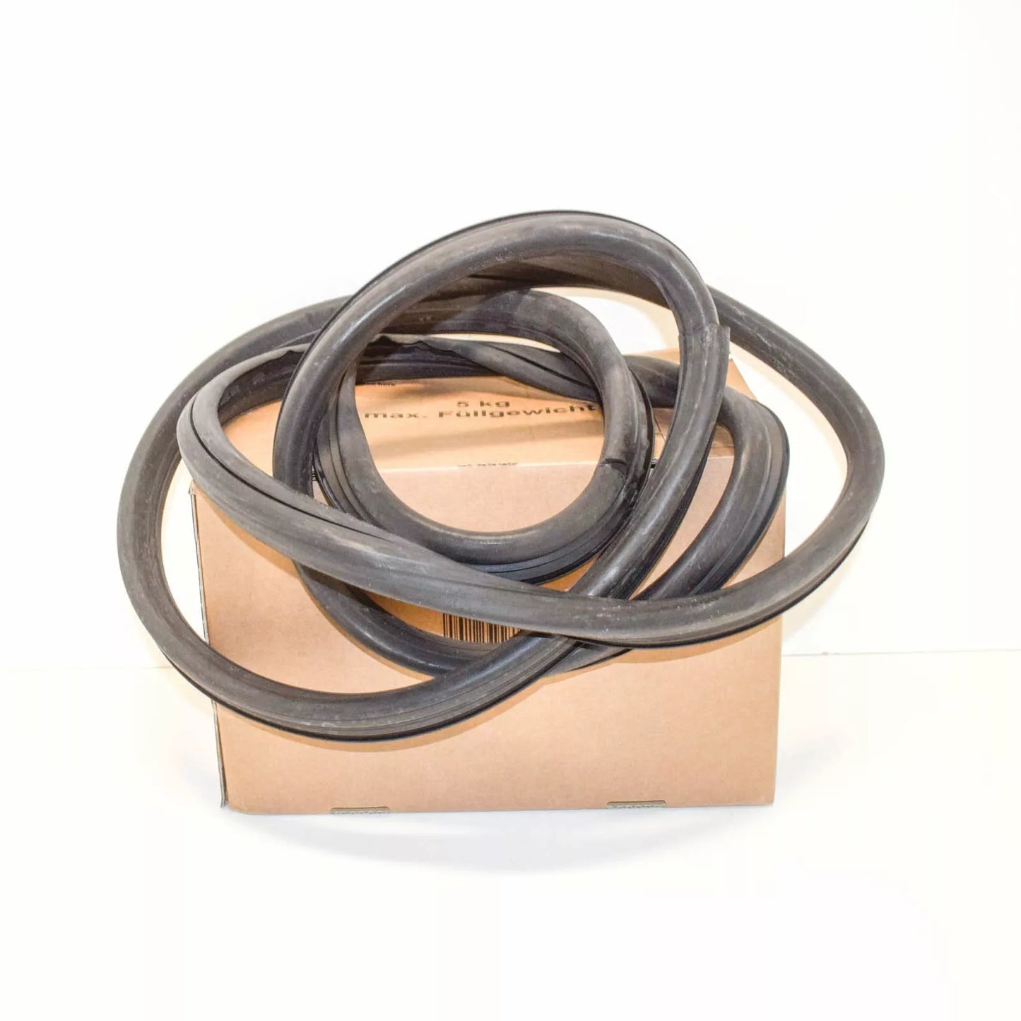 NEW BMW 1602 TOURING REAR WINDSHIELD SEAL FRAME 51311803137 ORIGINAL