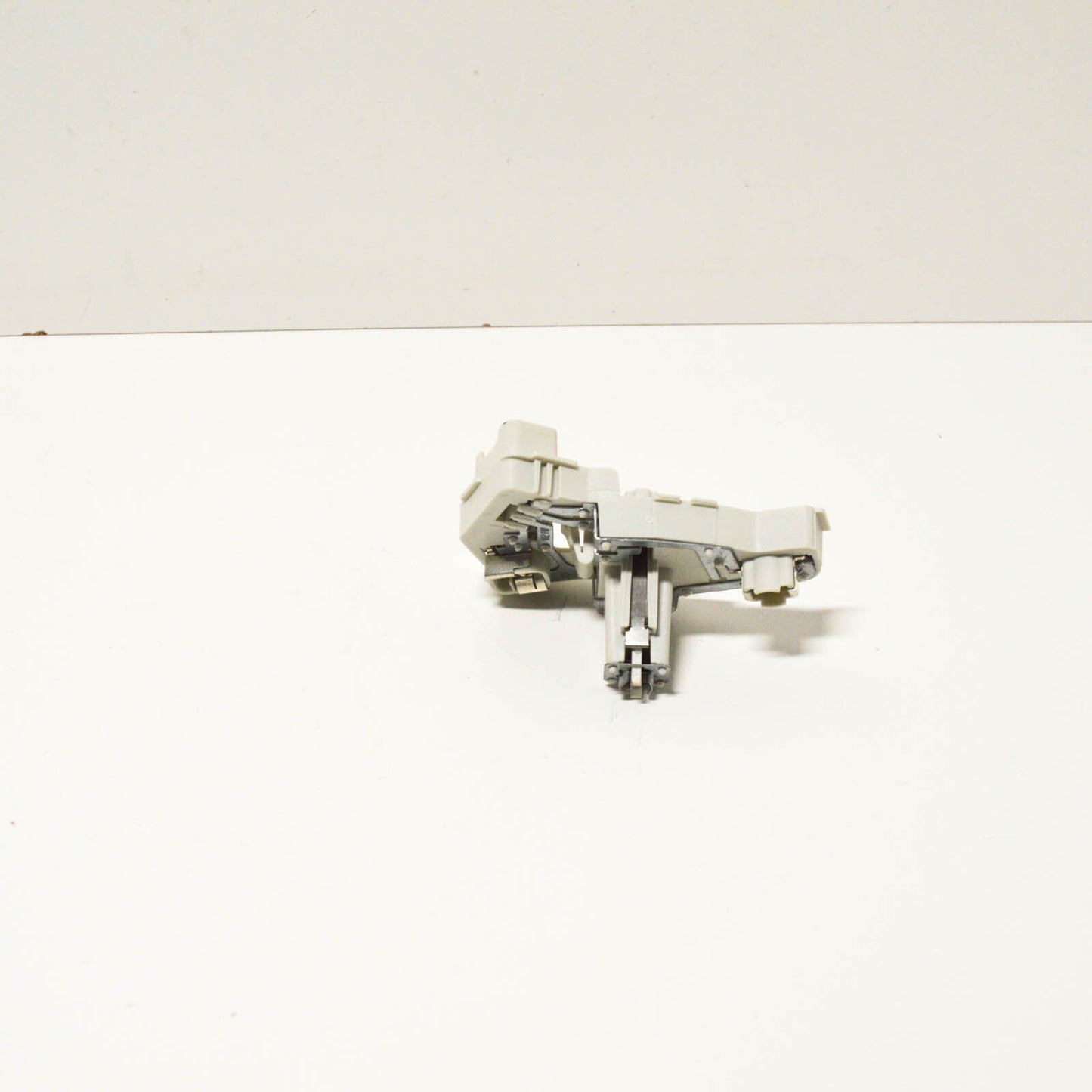 NEW VW PASSAT CC A6 REAR RIGHT TAILLIGHT BULB HOLDER 3C8945258A 2011 ORIGINAL