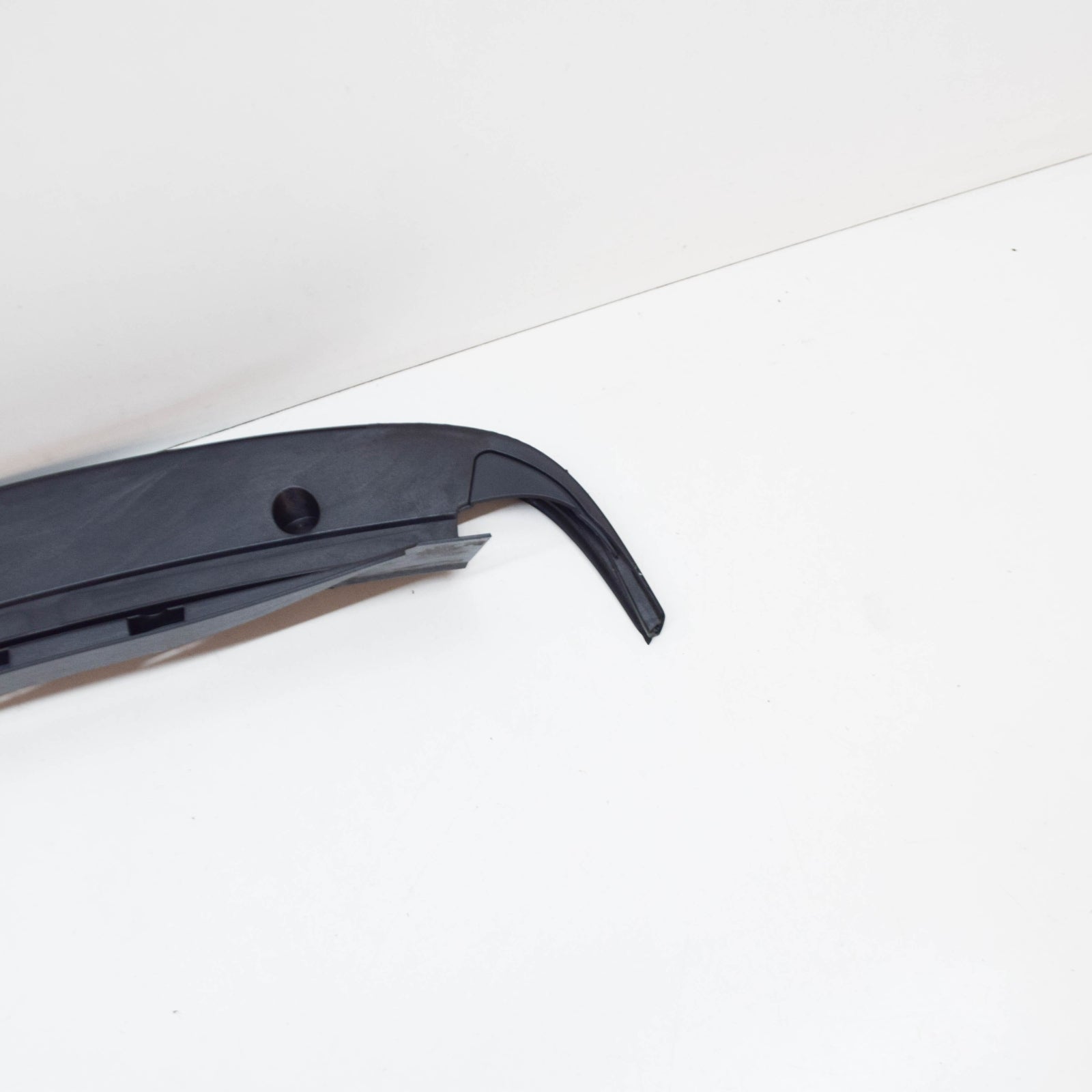 new mini clubman r55 rear roof tail light molding 51137168087 original