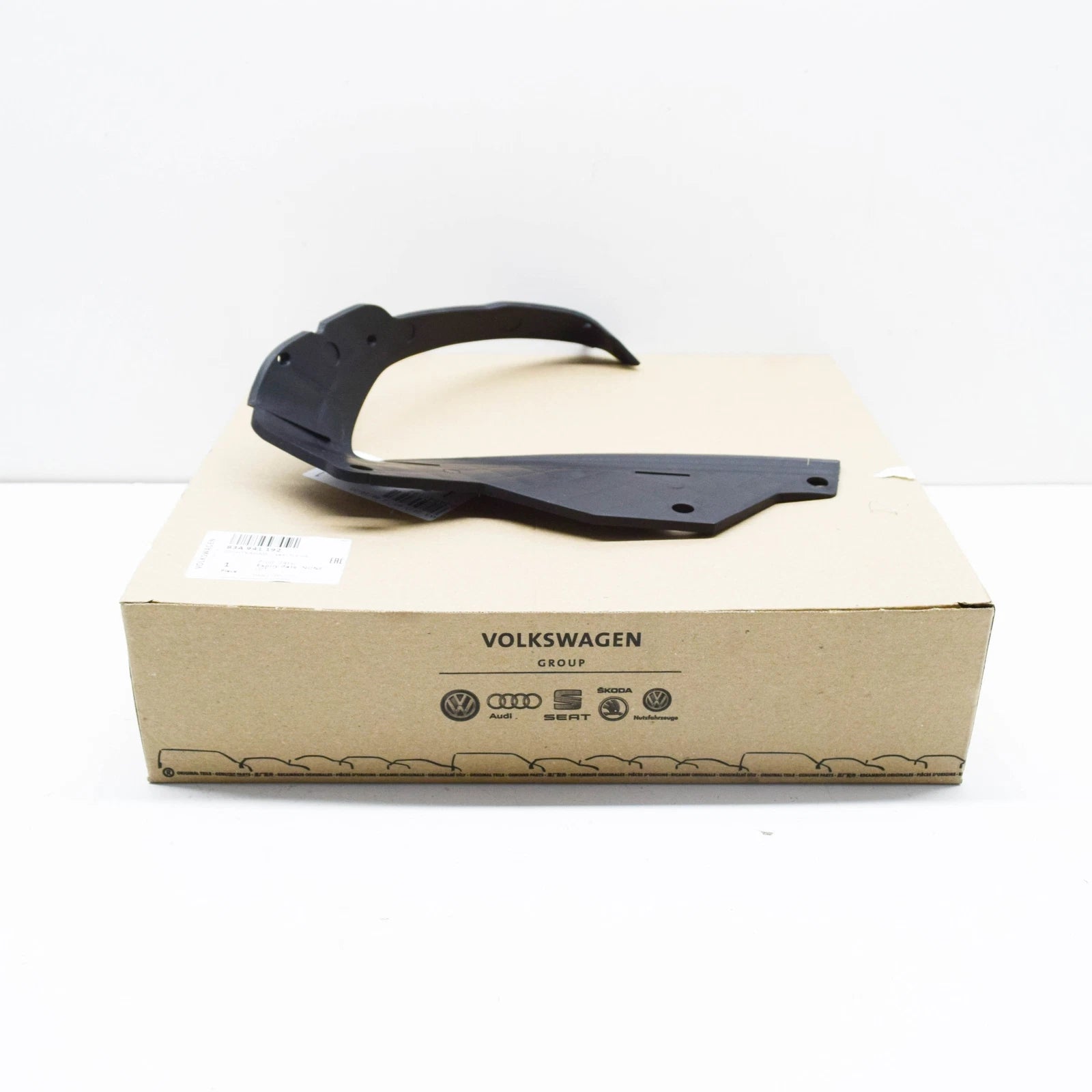 NEW AUDI Q3 F3 SPORTBACK FRONT RIGHT HEADLIGHT SEAL 83A941192 ORIGINAL