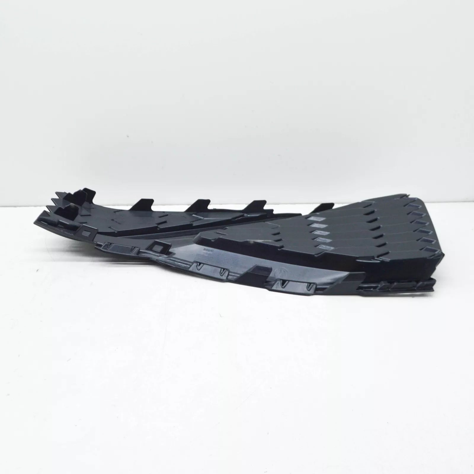 NEW VOLKSWAGEN PASSAT B8 FRONT LEFT BUMPER GRILLE 561853665AC9B9