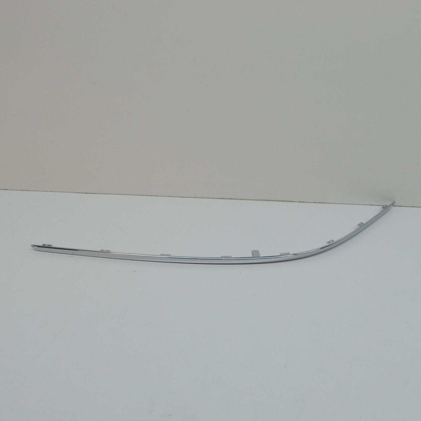 NEW MB CLS C218 FRONT BUMPER RIGHT CHROME MOULDING TRIM A2188850221 ORIGINAL