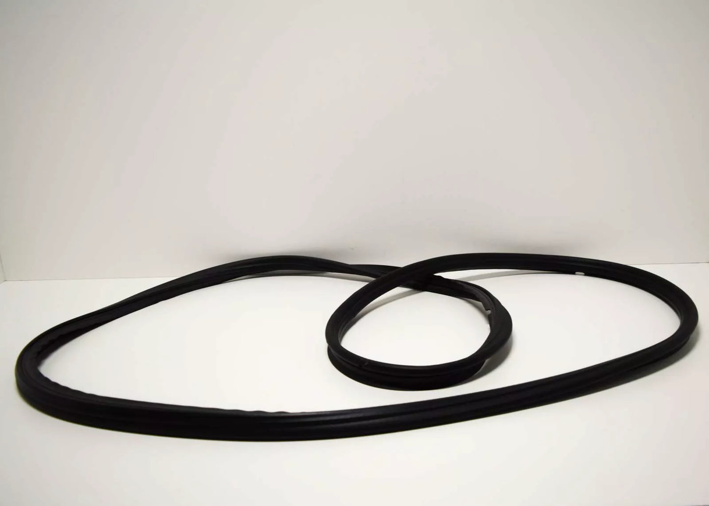 NEW MB SL R129 REAR TRUNK BOOT LID WEATHERSTRIP SEAL A1297580098