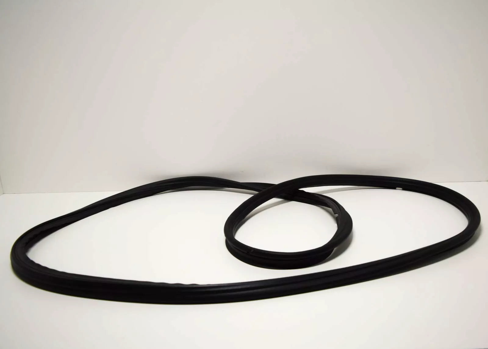 NEW MB SL R129 REAR TRUNK BOOT LID WEATHERSTRIP SEAL A1297580098