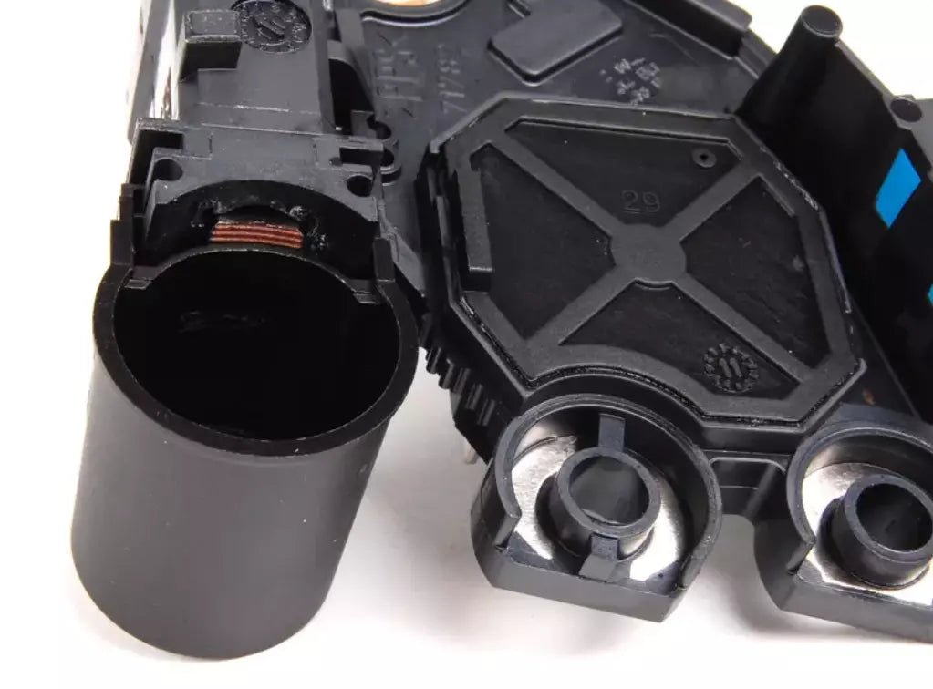 NEW BMW 6 CABRIO E64 VOLTAGE REGULATOR 12318510090 8510090 ORIGINAL