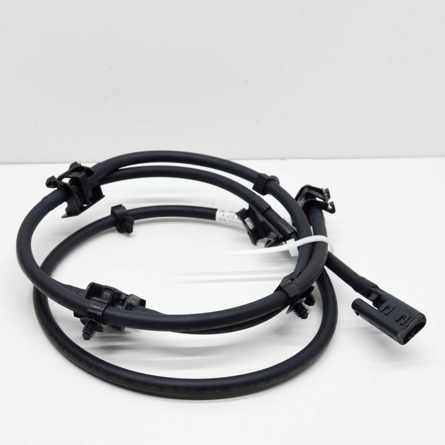 NEW MB E W213 WINDSHIELD WASHER HOSE LINE WITH NOZZLE A2138609000 ORIGINAL