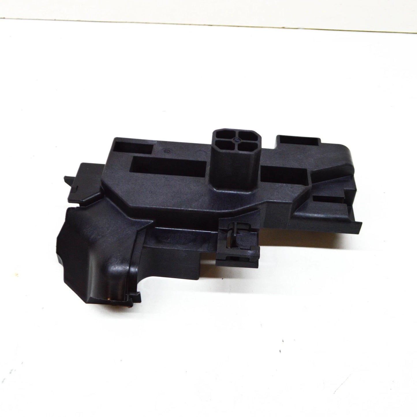 NEW BMW 5 G30 LEFT LOWER COOLANT RADIATOR HOLDER 17118632129 ORIGINAL