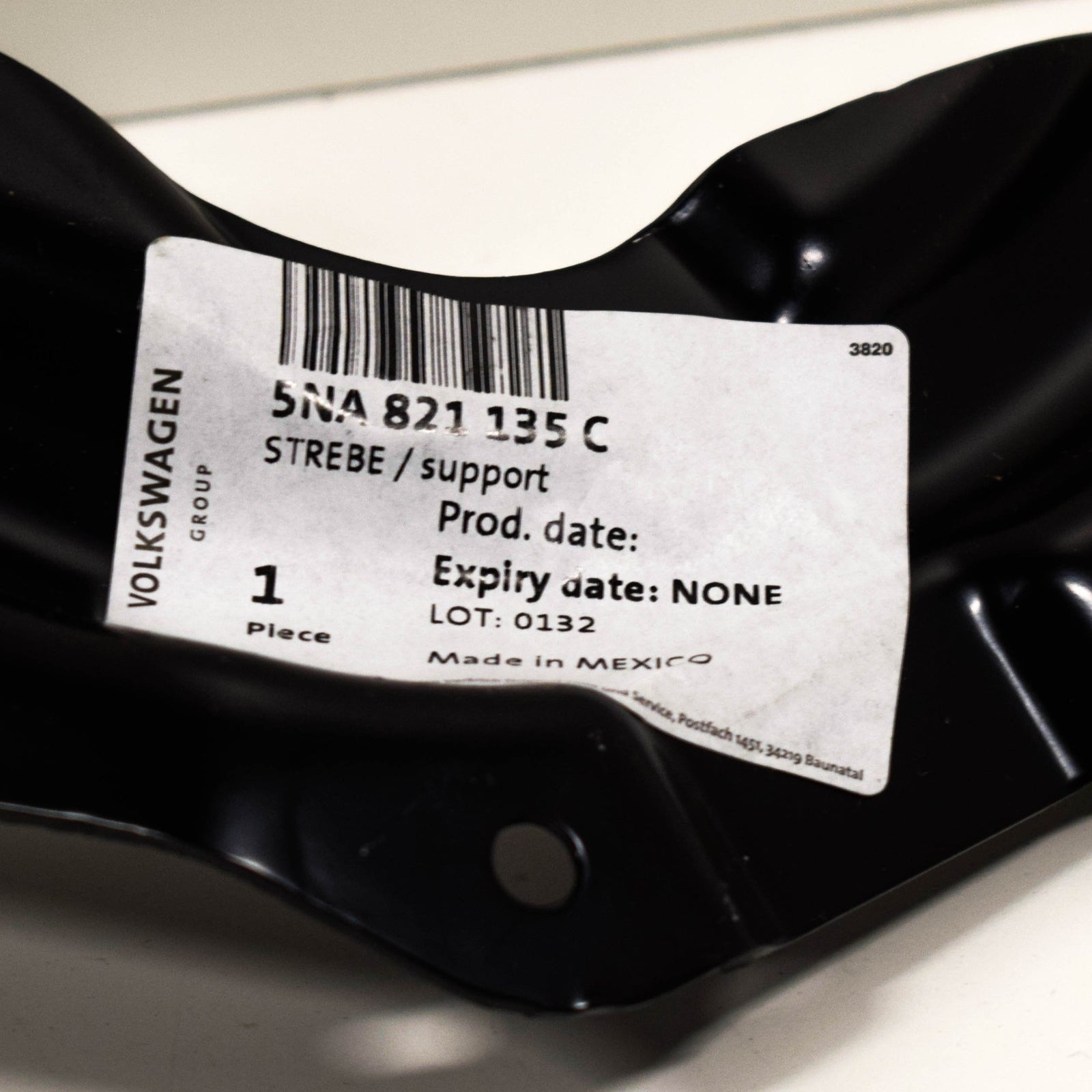 NEW VOLKSWAGEN TIGUAN MK2 FRONT LEFT FENDER WING BRACKET 5NA821135C ORIGINAL