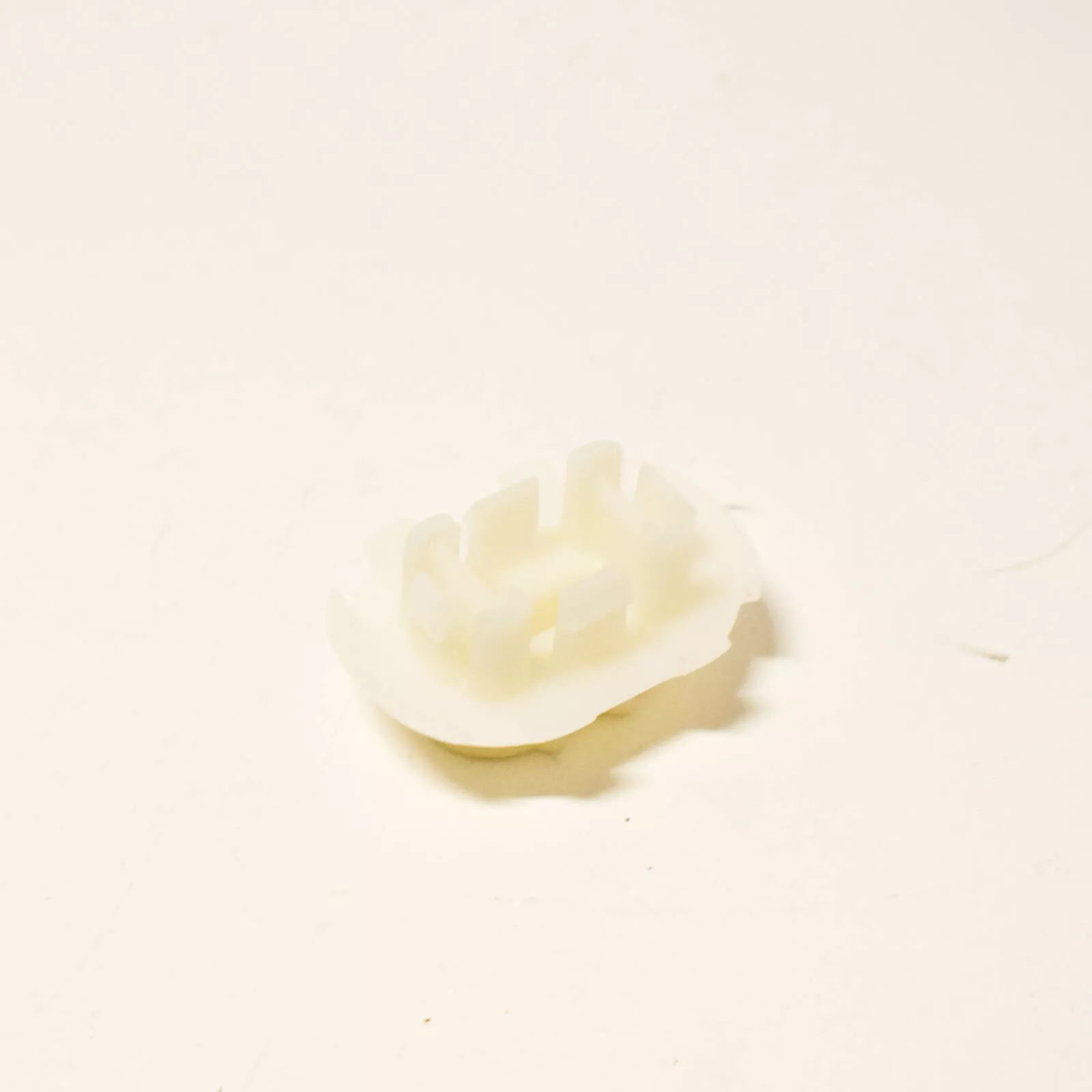 NEW BMW I8 L12 RADIATOR RUBBER MOUNT SUPPORT 17117553481 ORIGINAL