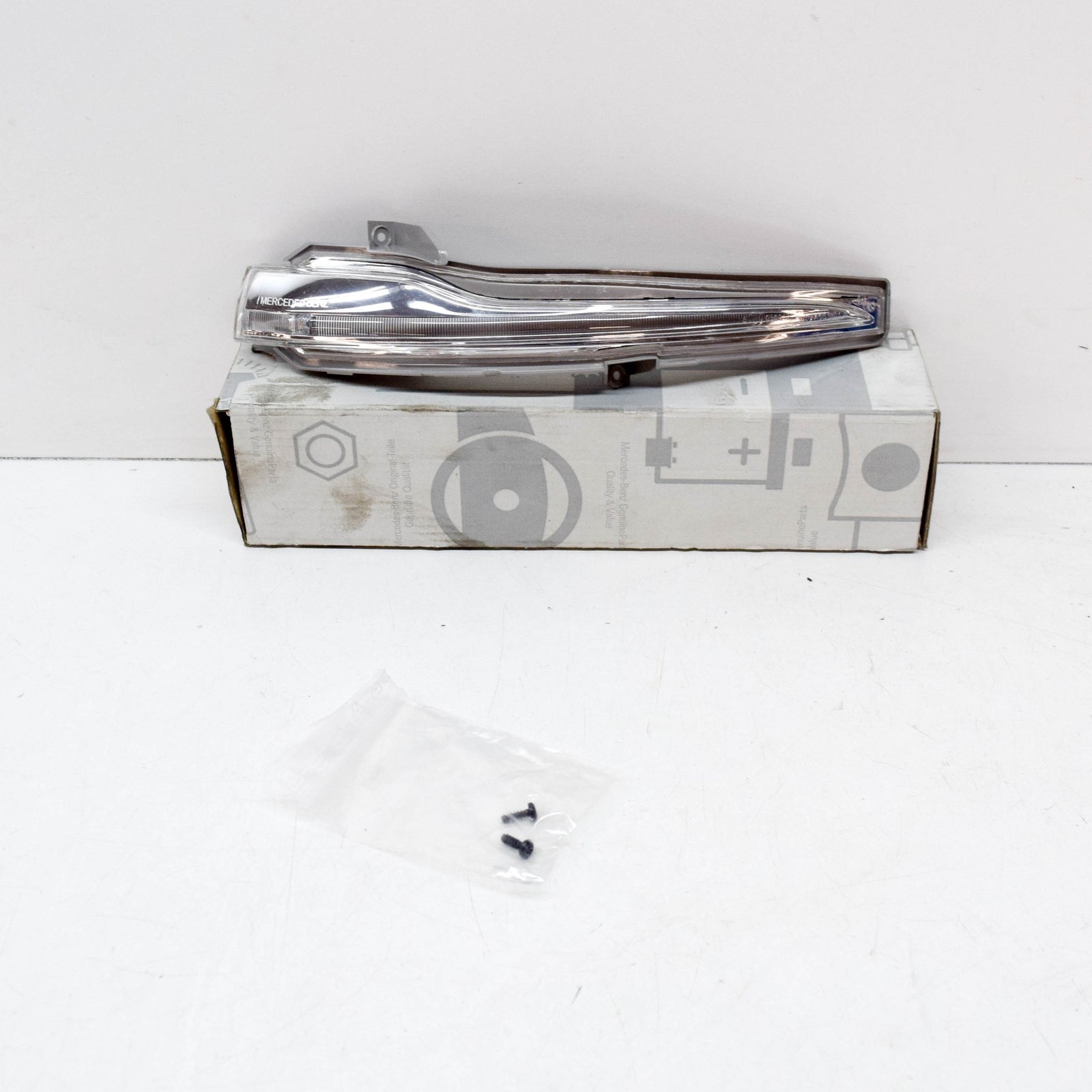 NEW MB C-CLASS W205 RIGHT WING MIRROR TURN INDICATOR A0999067401 2016 ORIGINAL