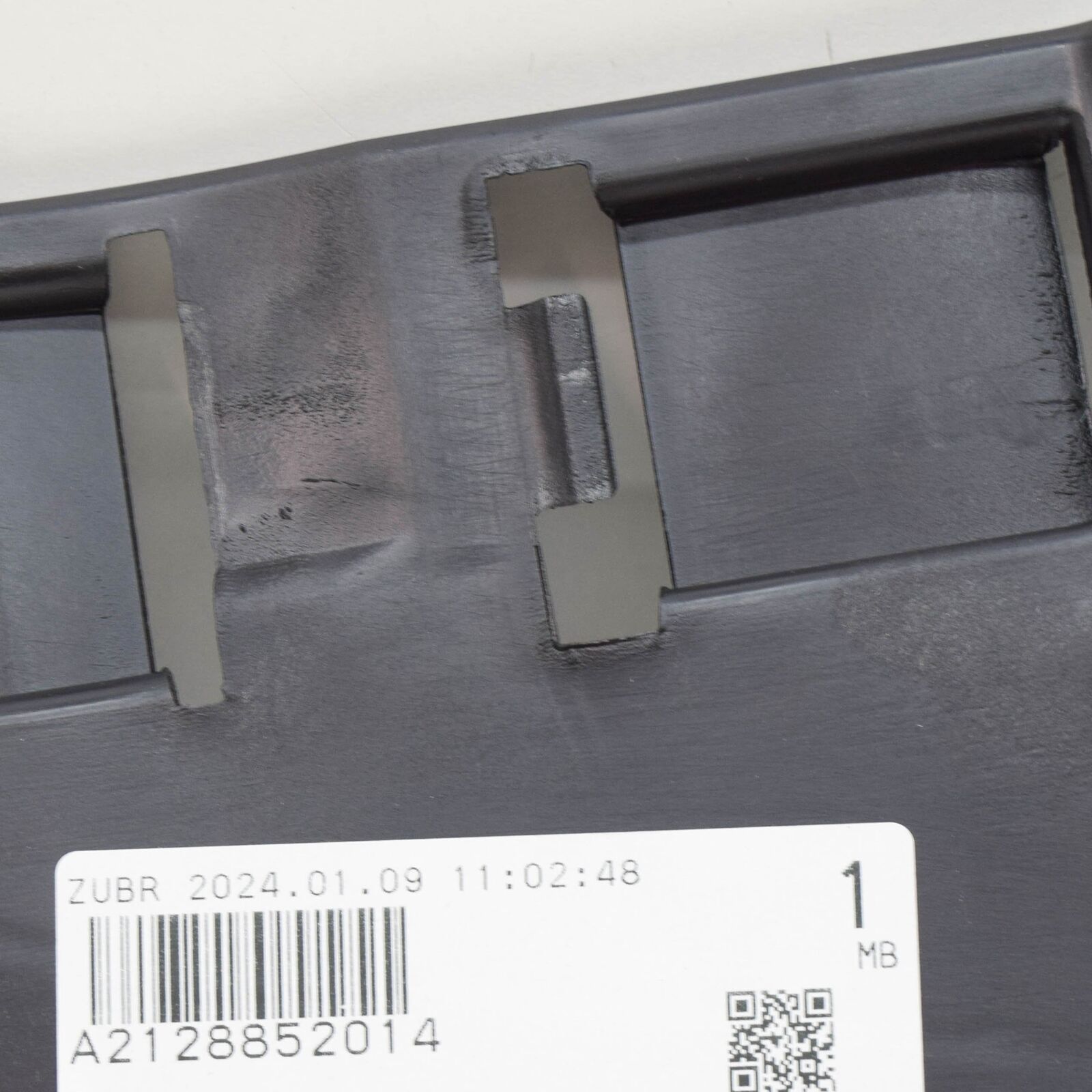 NEW MERCEDES-BENZ E W212 REAR BUMPER RIGHT TAIL PIPE BRACKET A2128852014