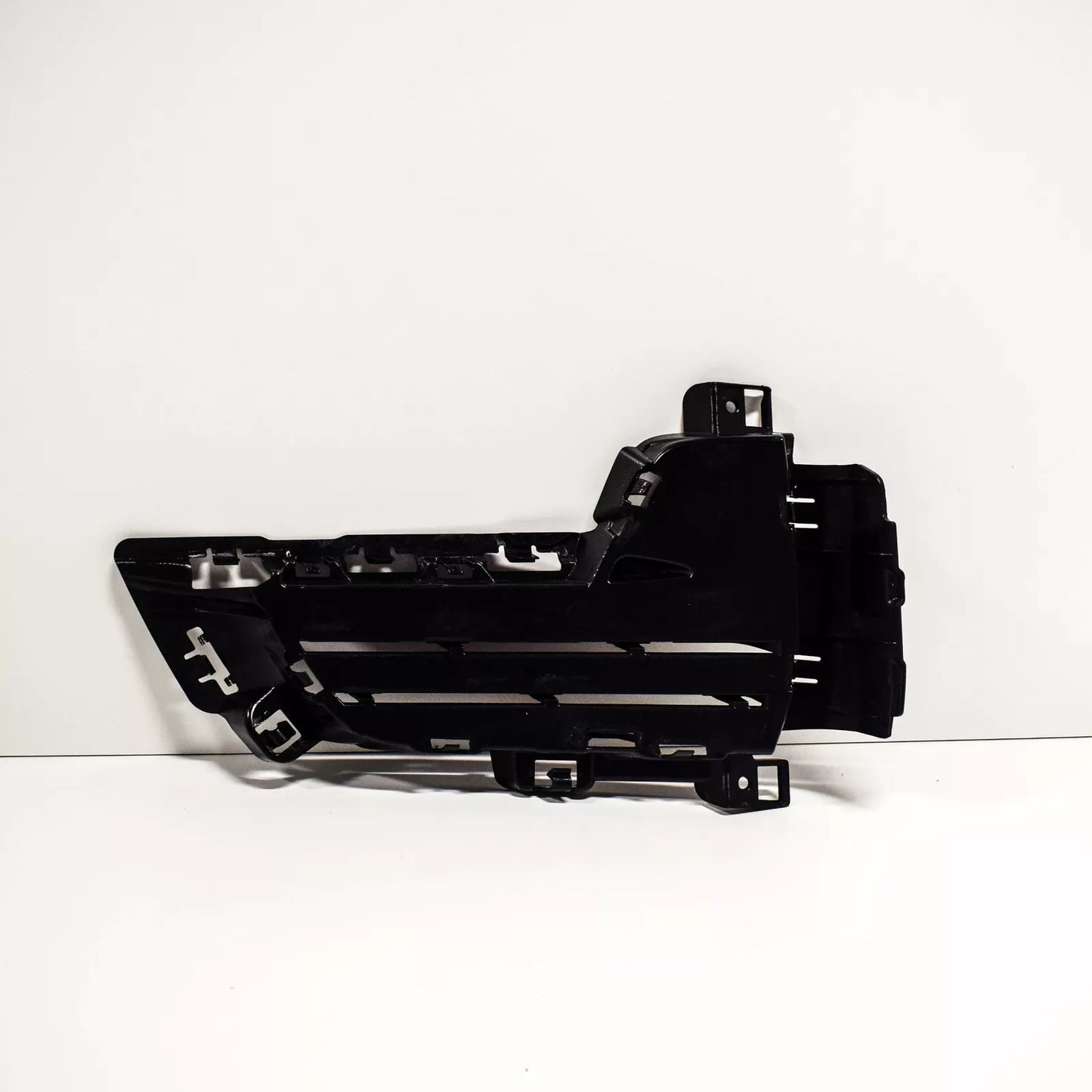 NEW BMW X5 F15 FRONT BUMPER RIGHT CLOSED GRILLE 51117336510 ORIGINAL