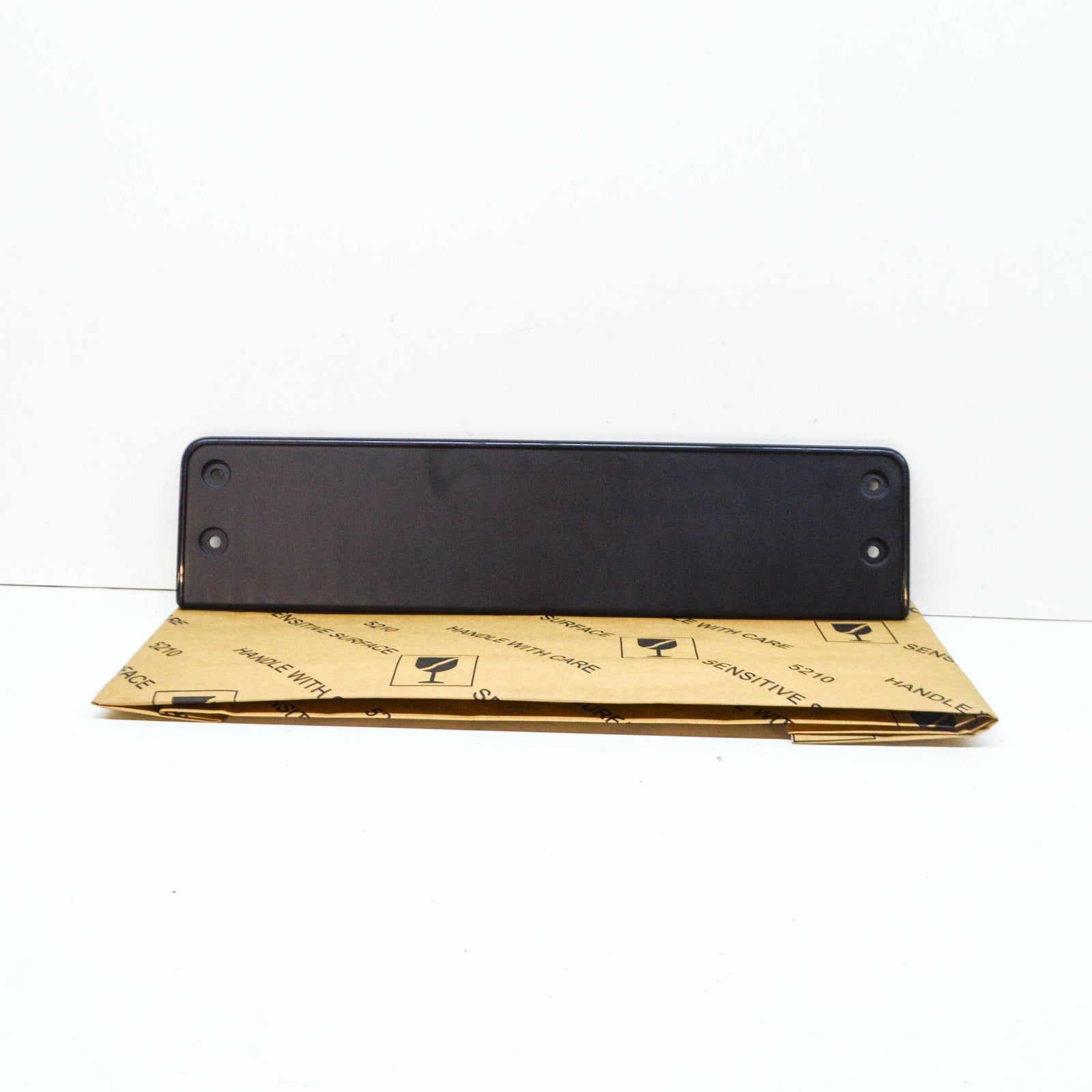 NEW VOLKSWAGEN PASSAT B8 FRONT BUMPER LICENSE PLATE HOLDER 3G08072879B9 ORIGINAL