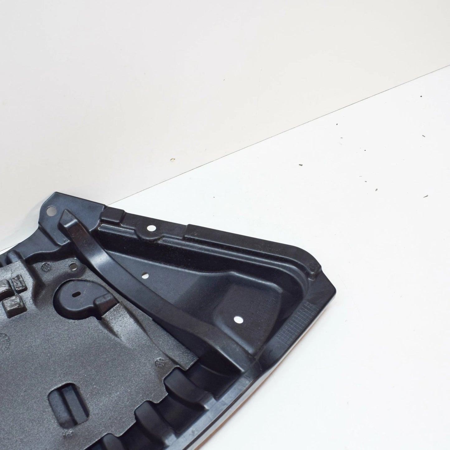 NEW MERCEDES-BENZ E C207 ENGINE UNDER COVER TRAY A2075200623 ORIGINAL