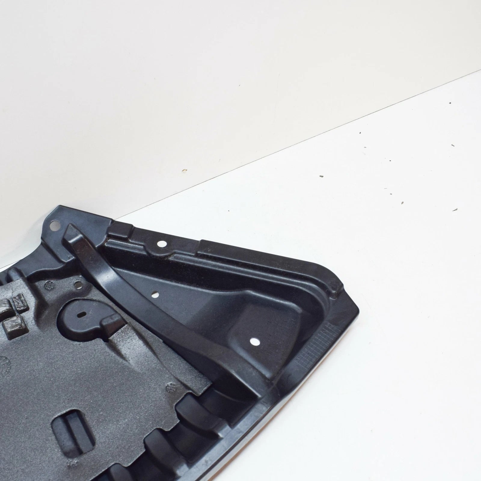 NEW MERCEDES-BENZ E C207 ENGINE UNDER COVER TRAY A2075200623 ORIGINAL