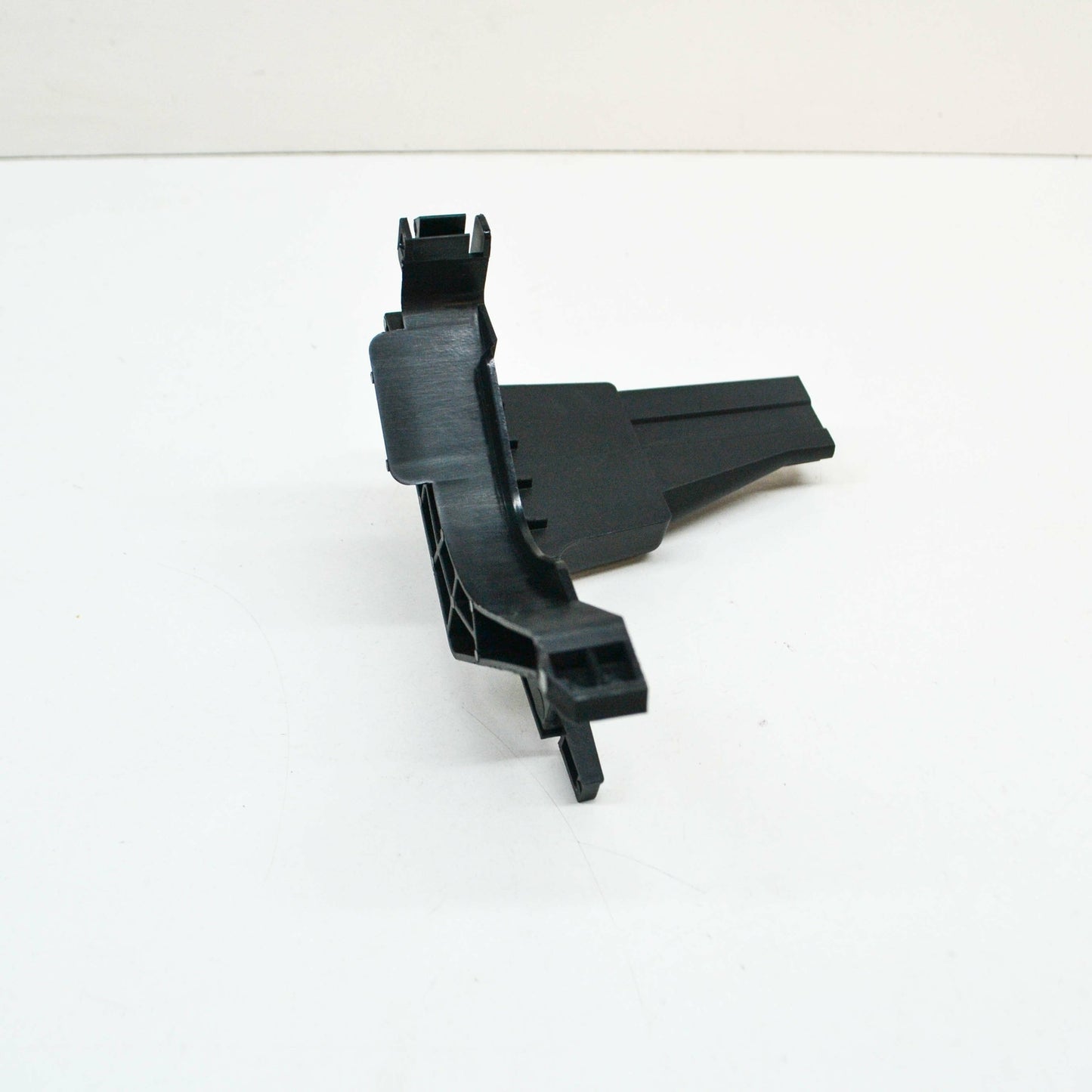 NEW MERCEDES-BENZ SLC R172 RIGHT RADIATOR AIR DUCT CONNECTOR A2315400881