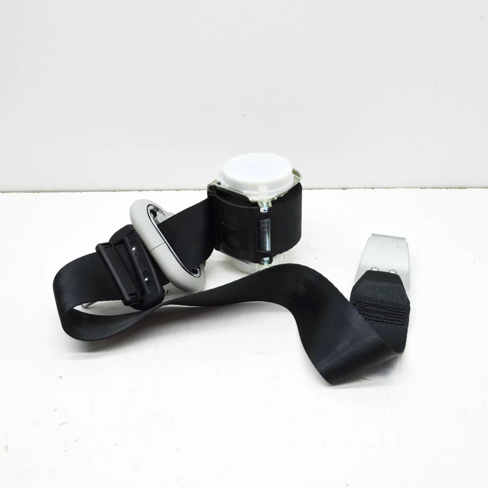 NEW VOLKSWAGEN CADDY SB REAR LEFT SEATBELT 2K5857815ARYV ORIGINAL