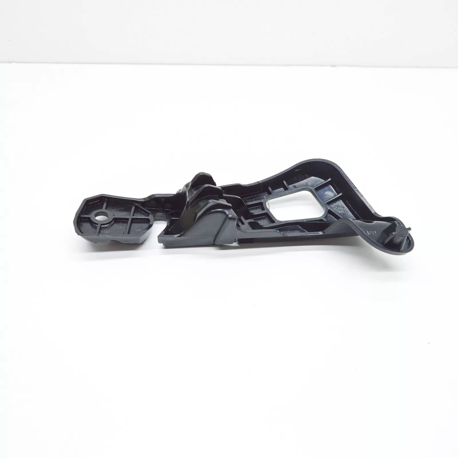 NEW VOLKSWAGEN BEETLE FRONT RIGHT BUMPER BRACKET 5C5807774E 2016