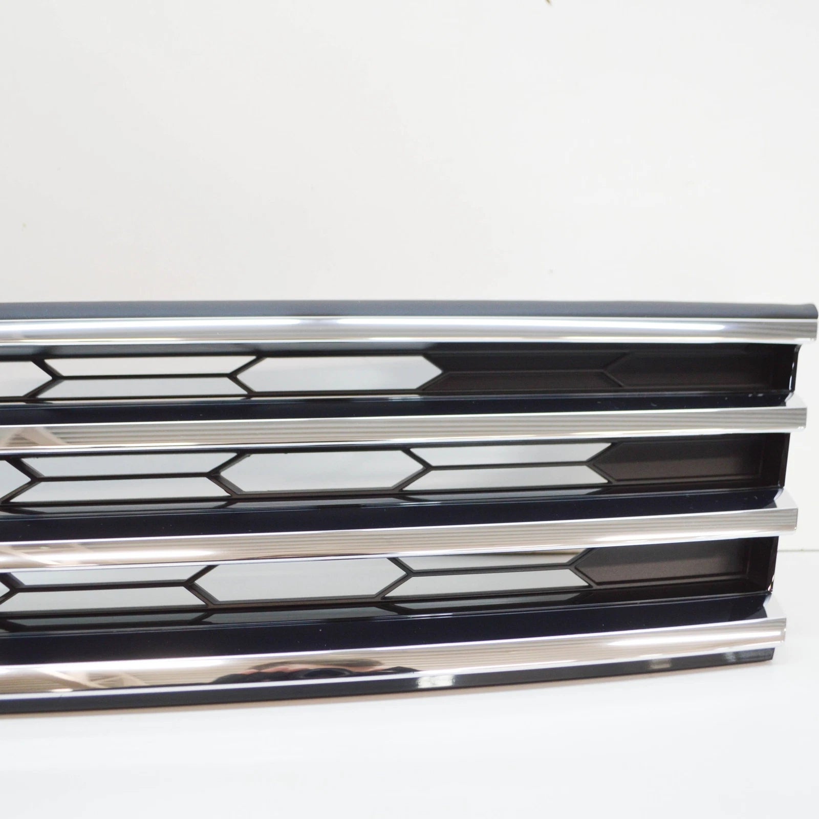NEW VOLKSWAGEN TOUAREG 7P MK2 RADIATOR GRILLE 7P6853651MZLL ORIGINAL