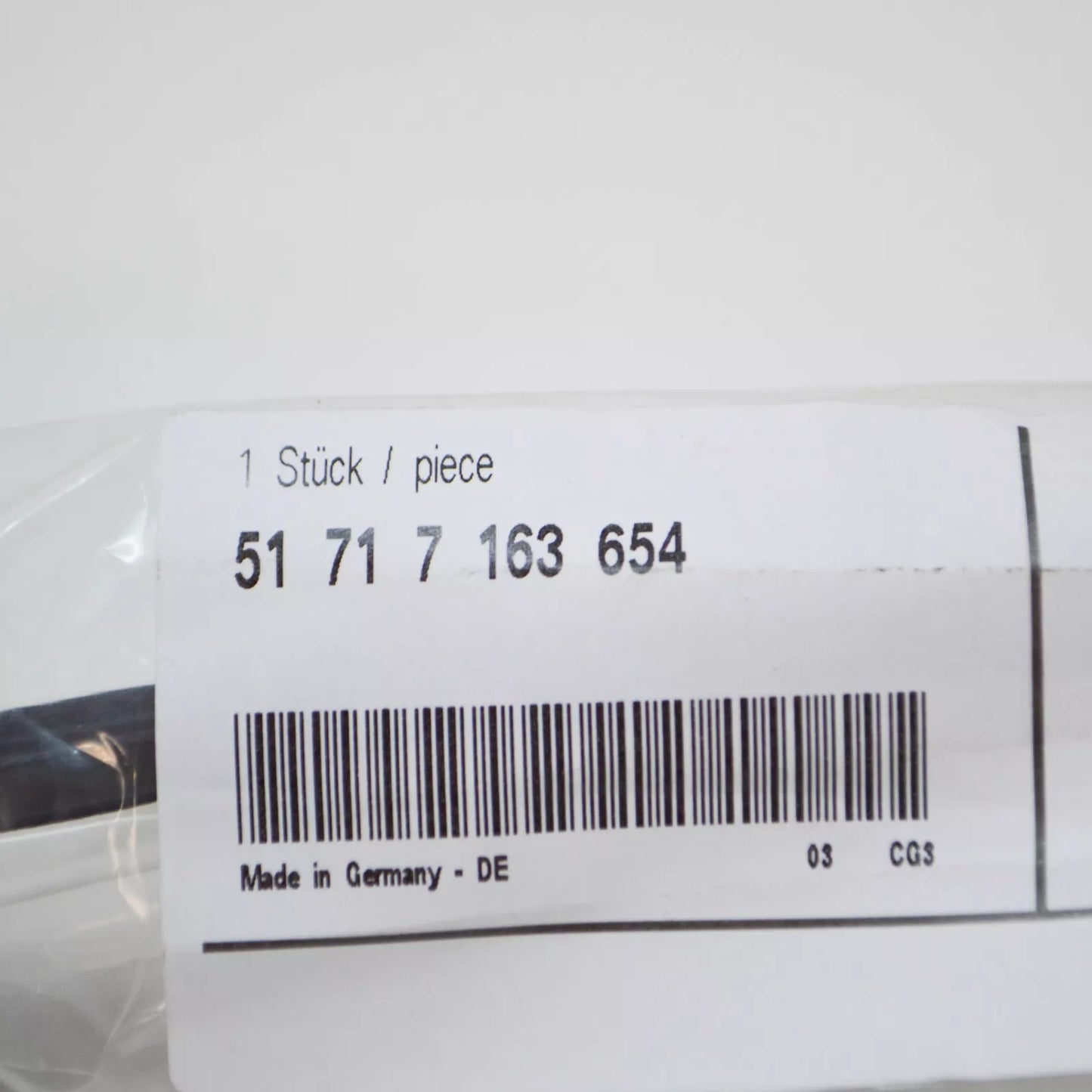 NEW BMW 3 E90 WINDSHIELD SEALING STRIP CROSS MEMBER 51717163654 7163654 ORIGINAL