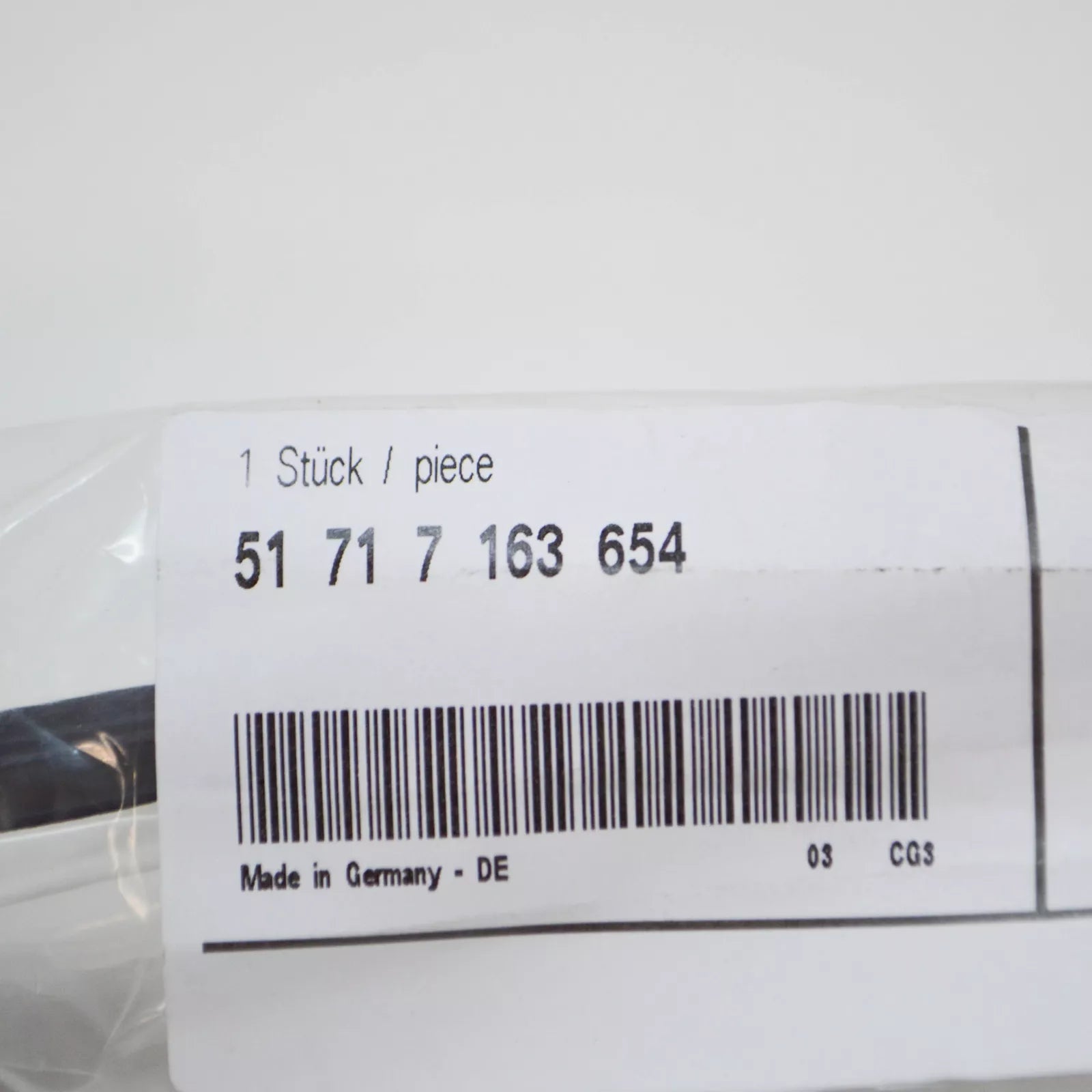 NEW BMW 3 E90 WINDSHIELD SEALING STRIP CROSS MEMBER 51717163654 7163654 ORIGINAL