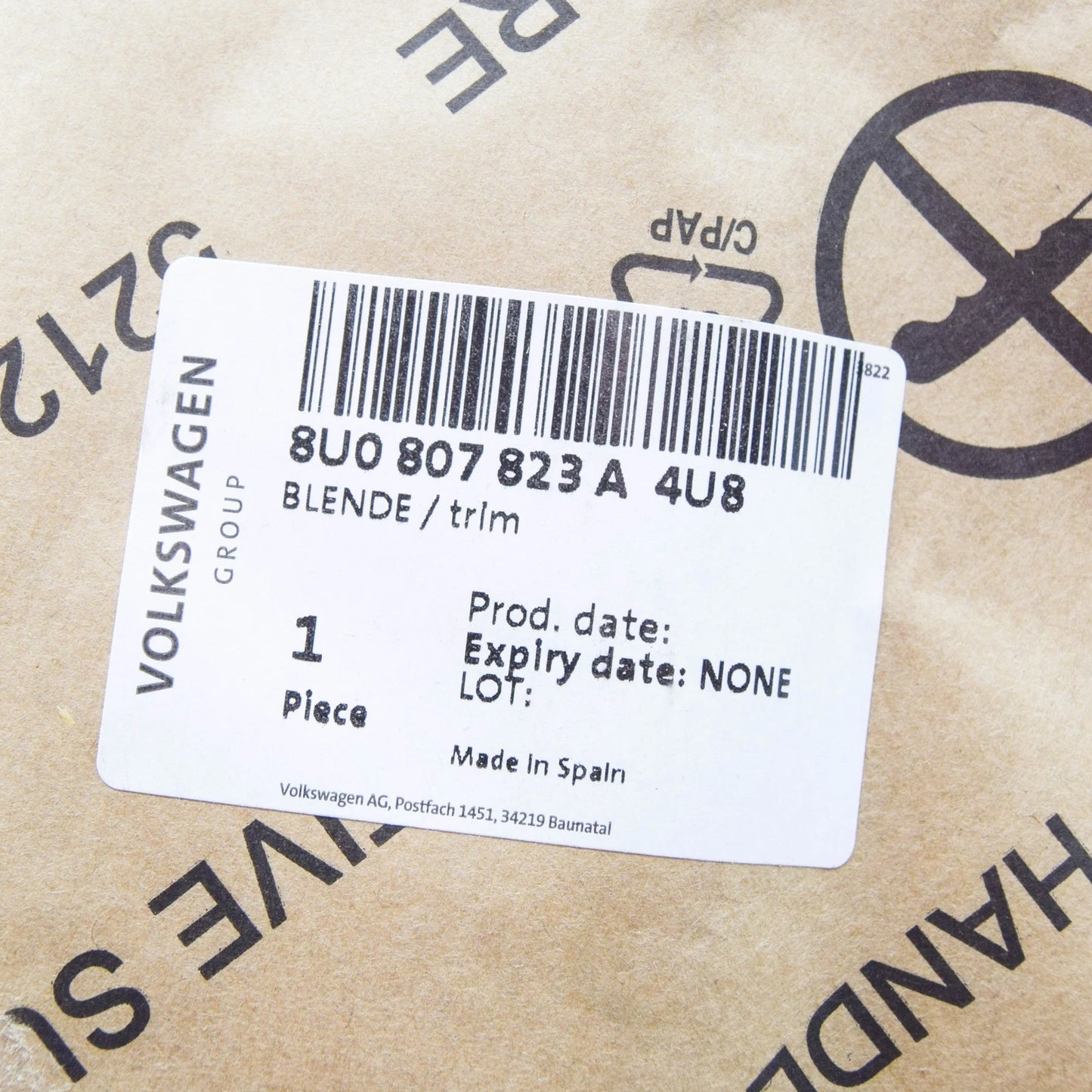 NEW AUDI Q3 8U REAR BUMPER CENTER LOWER TRIM 8U0807823A4U8 ORIGINAL