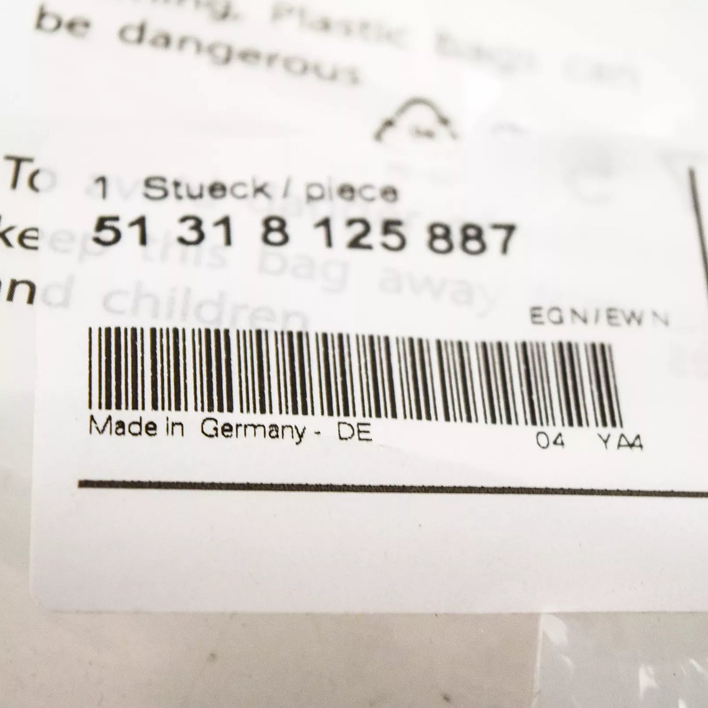 NEW BMW E38 SEDAN WINDSHIELD MOLDING TRIM SEAL UPPER 8125887 51318125887