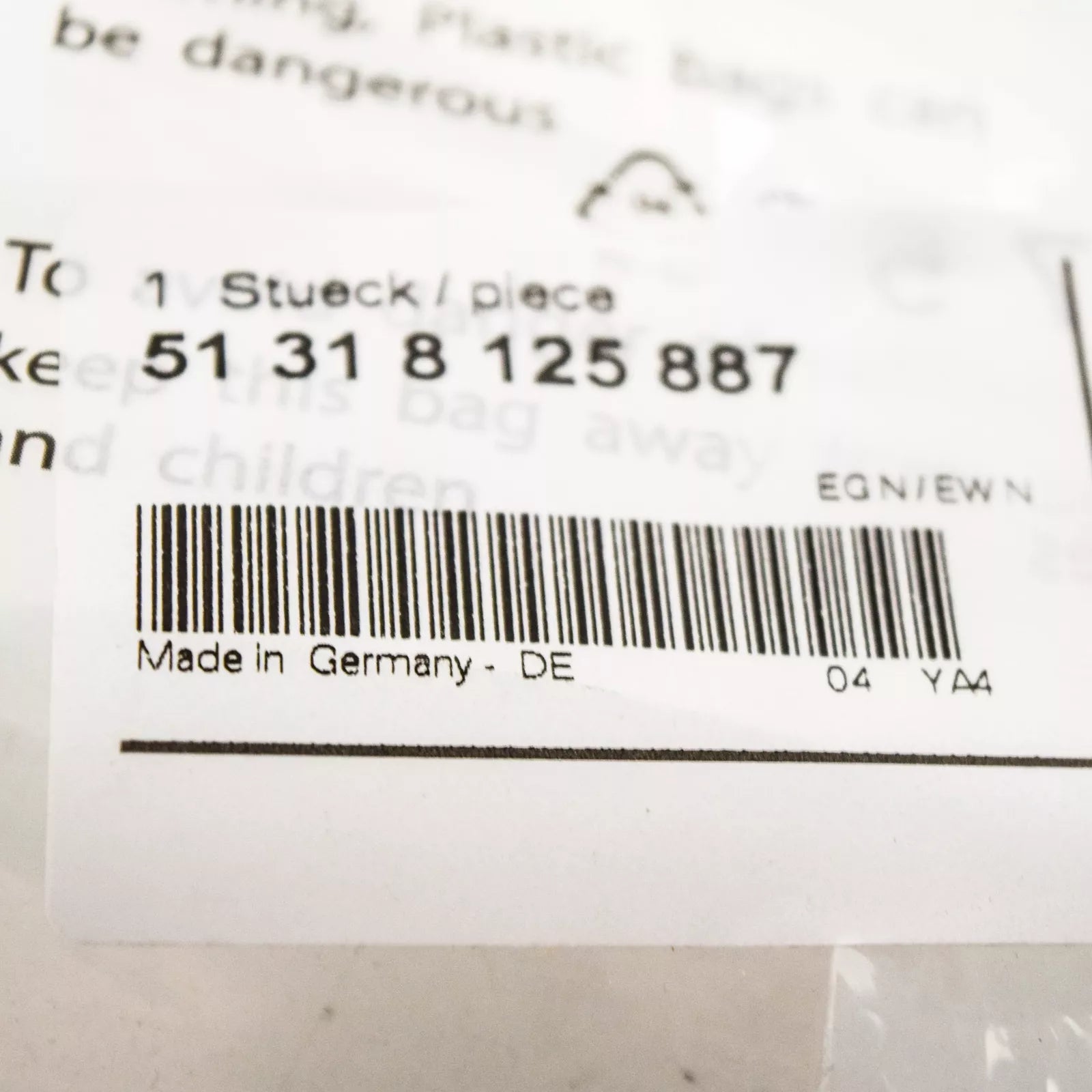 NEW BMW E38 SEDAN WINDSHIELD MOLDING TRIM SEAL UPPER 8125887 51318125887