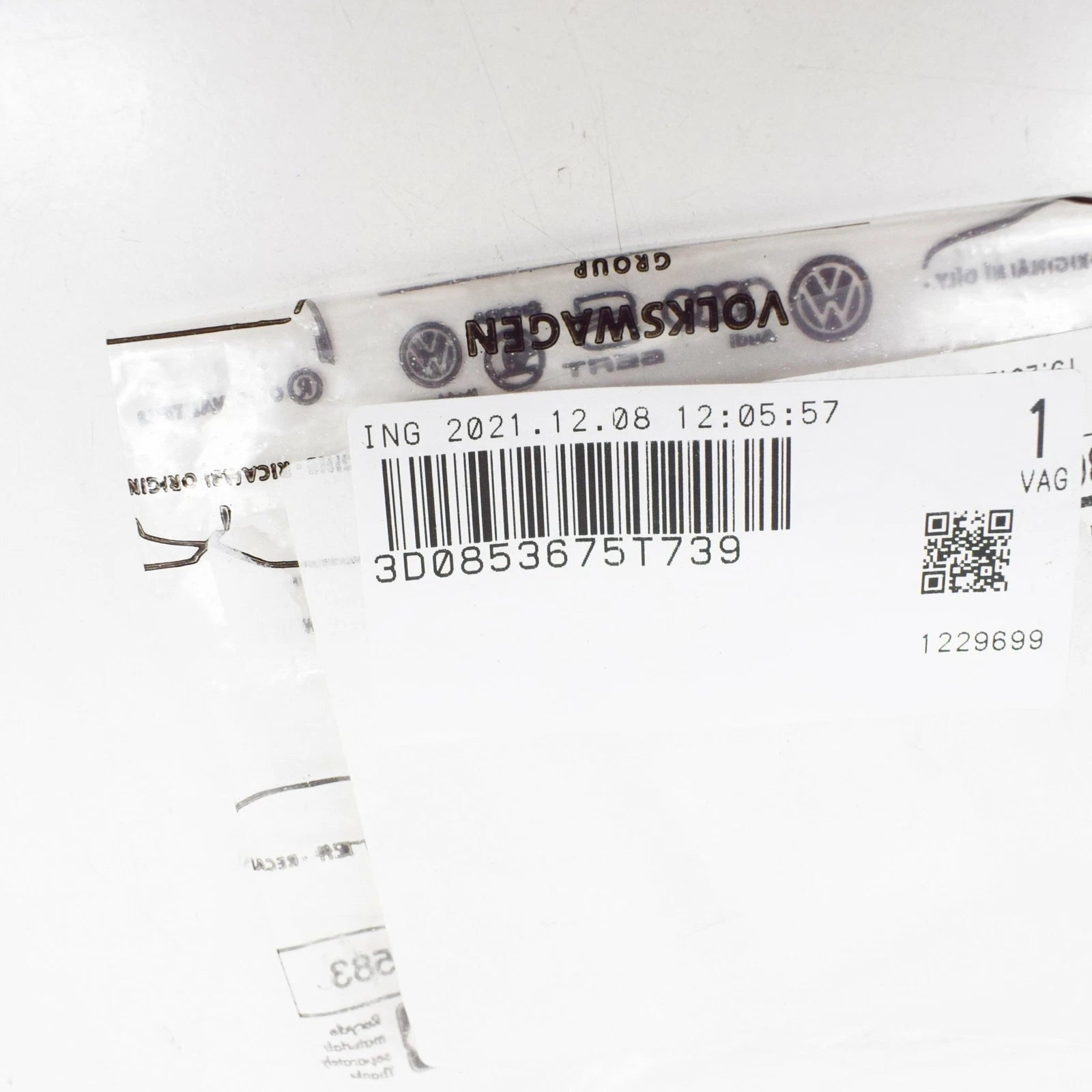 NEW VOLKSWAGEN PHAETON 3D REAR V8 CHROME INSCRIPTION 3D0853675T739 ORIGINAL