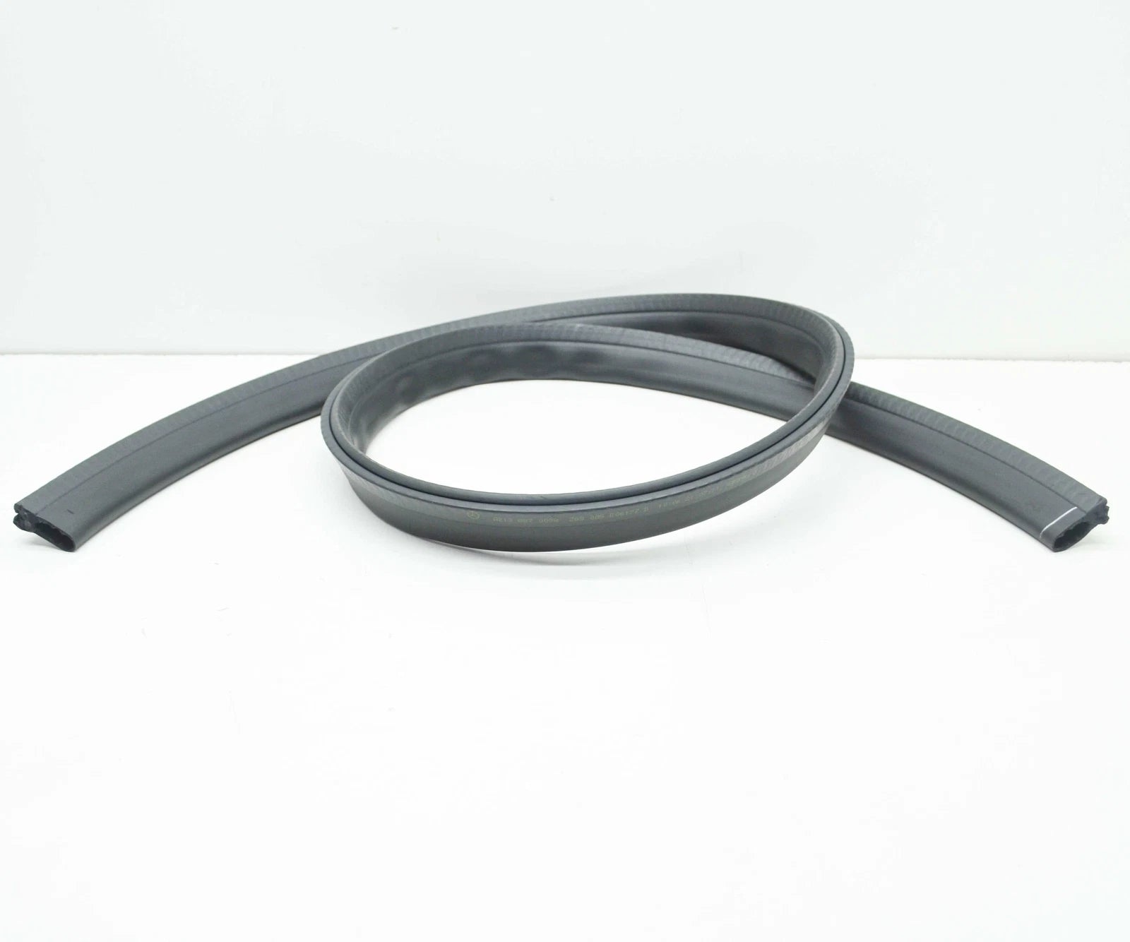 NEW MERCEDES-BENZ E W213 ENGINE BONNET HOOD RUBBER SEAL A2138870098