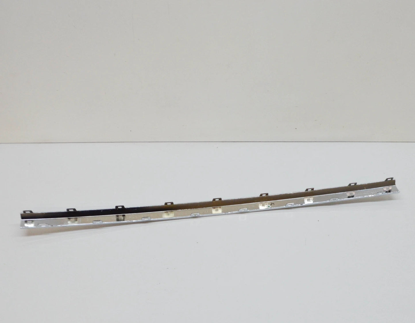 NEW VOLKSWAGEN TOUAREG CR7 REAR BUMPER CENTER MOLDING 760853835 ORIGINAL