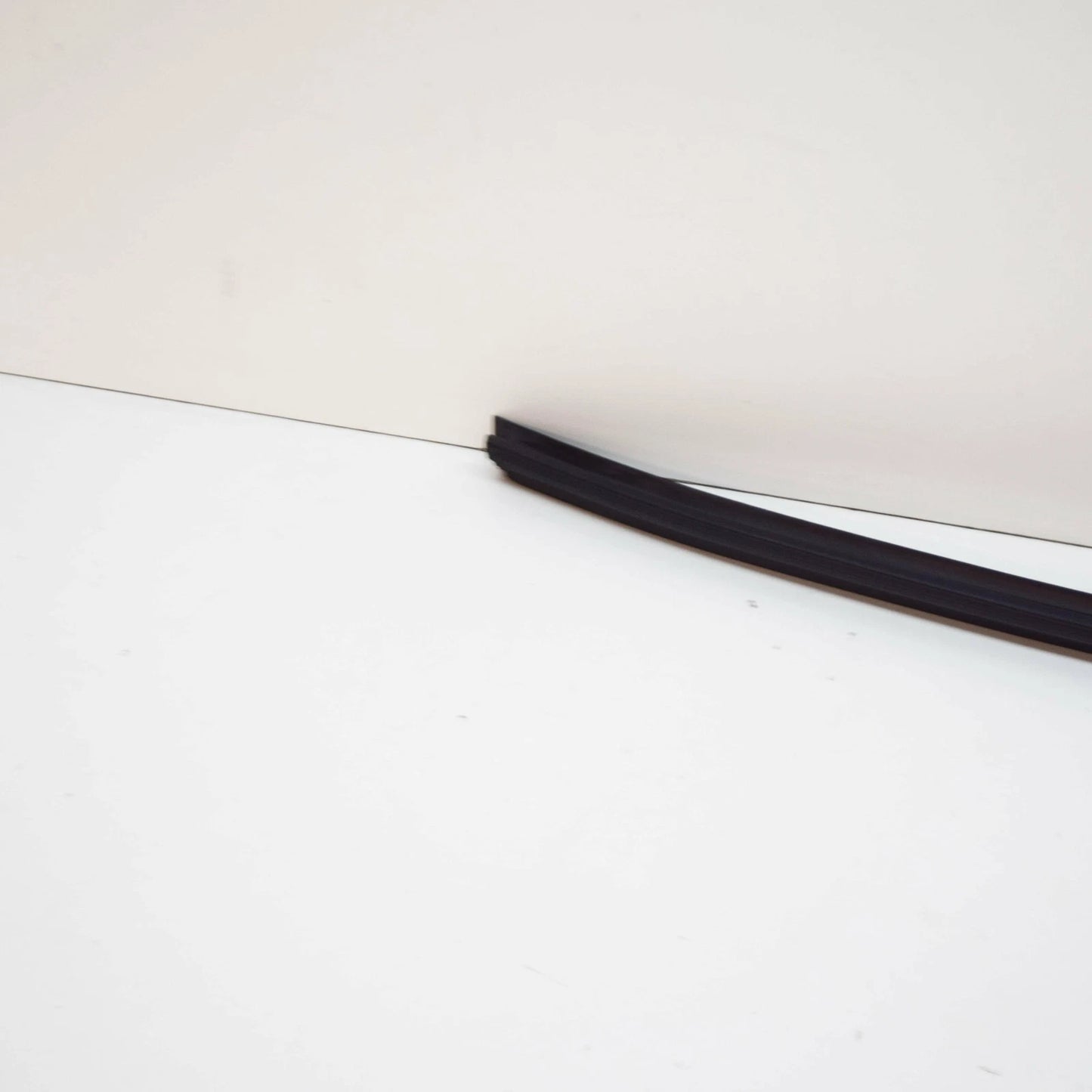 NEW AUDI A3 8P FRONT LEFT OUTER WINDOW APERTURE SEAL 8P3837479D