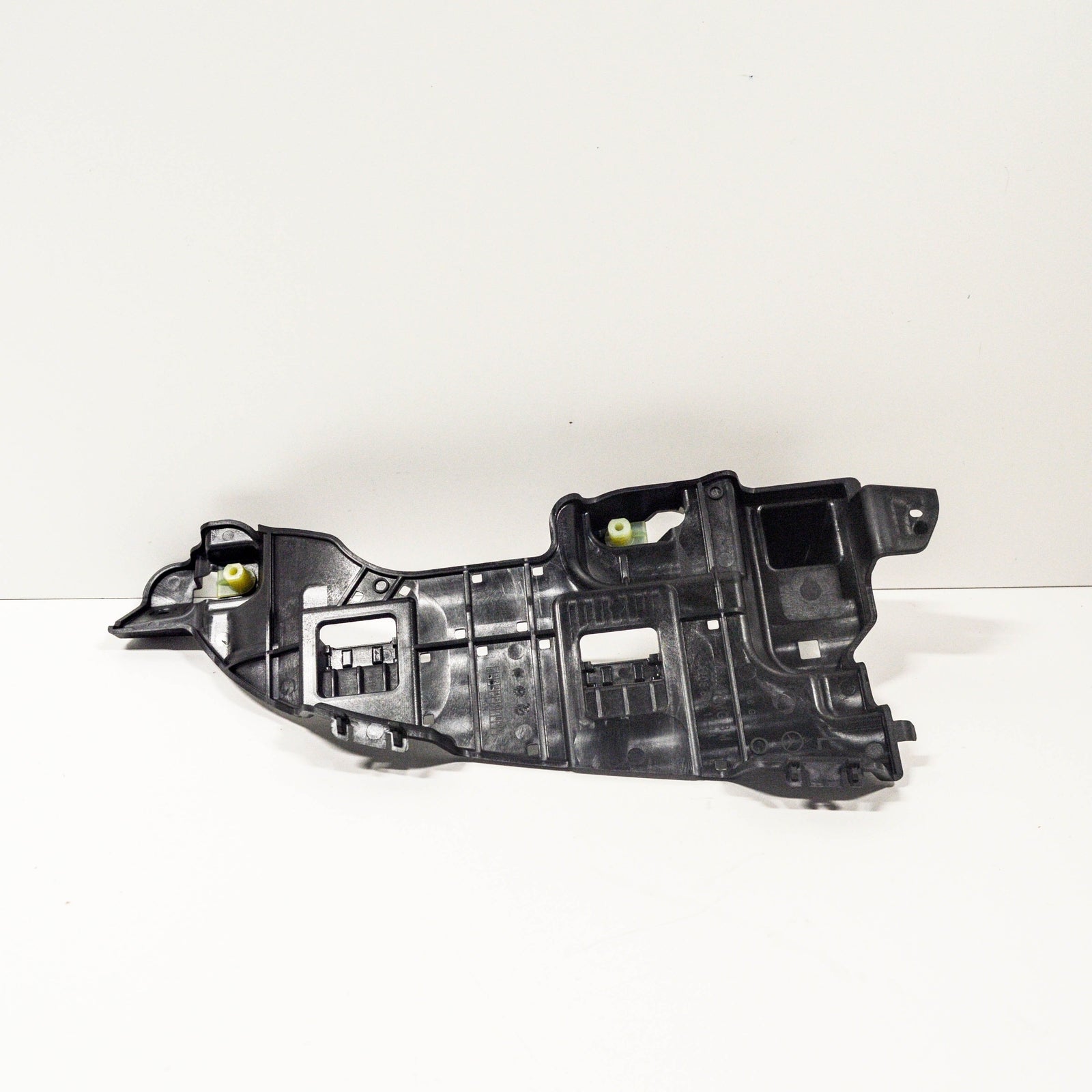 NEW MERCEDES BENZ C W205 REAR BUMPER LEFT BRACKET A2058851714 ORIGINAL