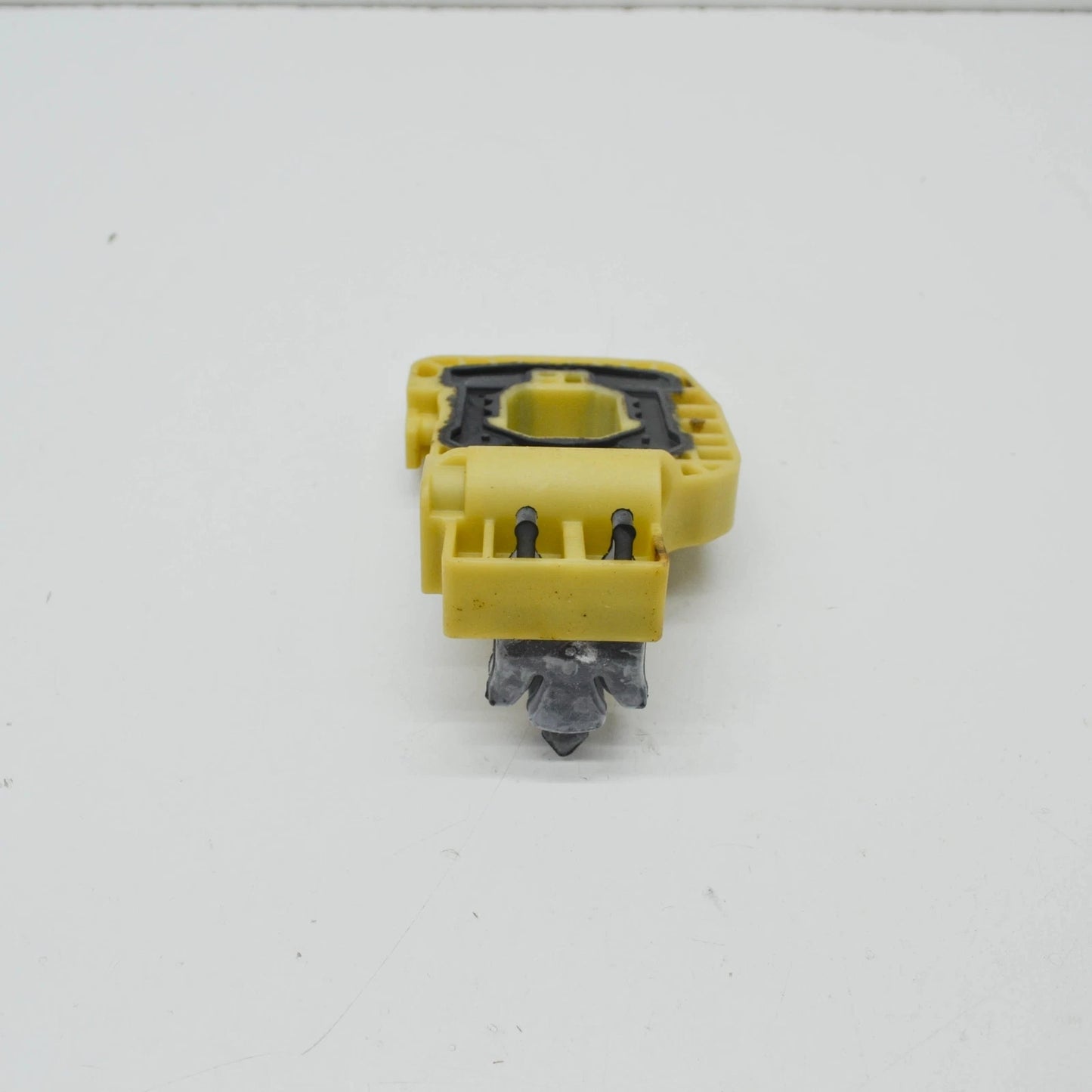 NEW BMW 7 G11 RADIATOR RIGHT SIDE BRACKET 17118632140 8632140 2016 ORIGINAL