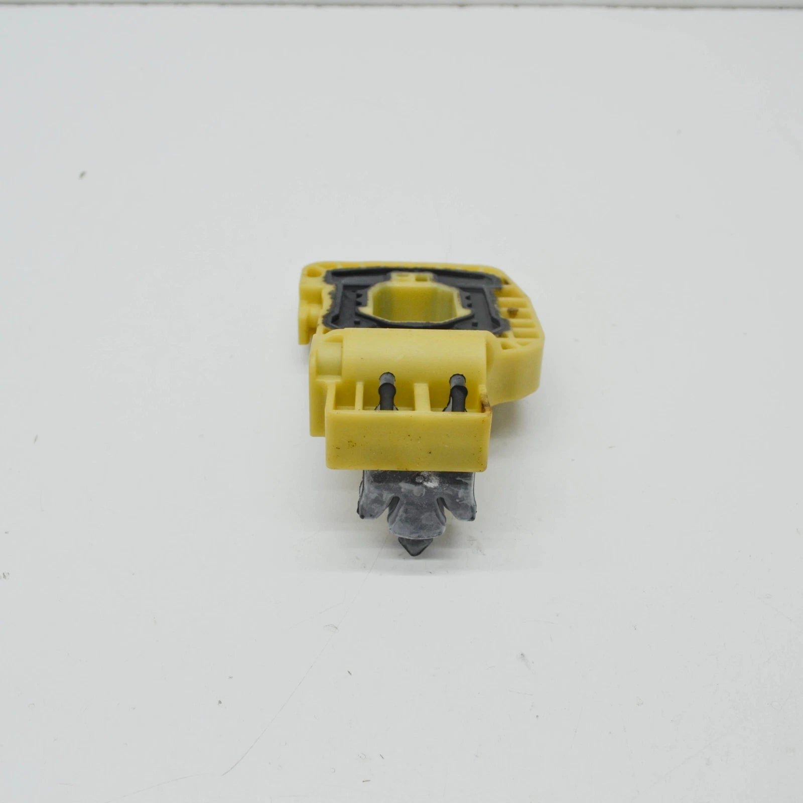 NEW BMW 7 G11 RADIATOR RIGHT SIDE BRACKET 17118632140 8632140 2016 ORIGINAL