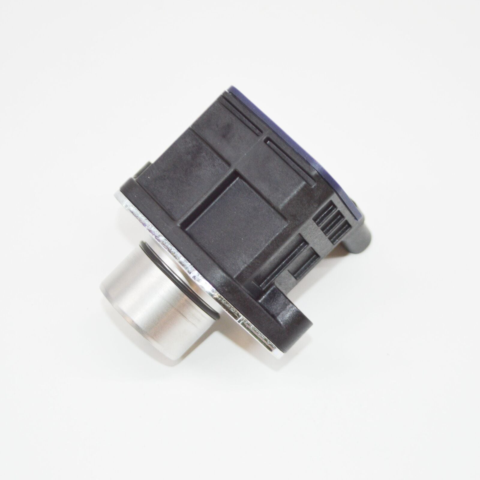 NEW MERCEDES-BENZ GLA X156 ENGINE SOLENOID VALVE A2709820000 ORIGINAL