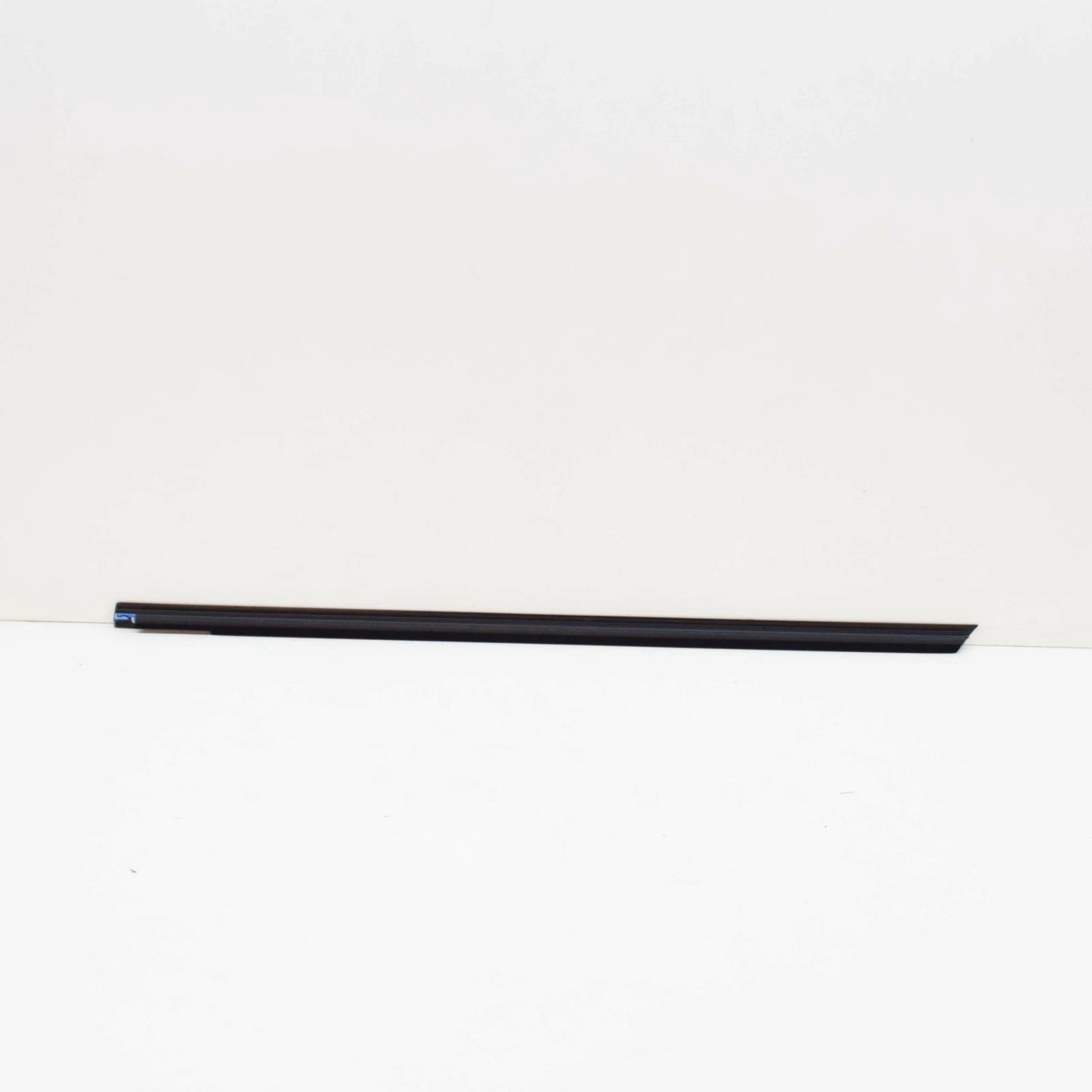 NEW MB A W176 FRONT RIGHT DOOR WINDOW OUTSIDE TRIM A1767250482 ORIGINAL