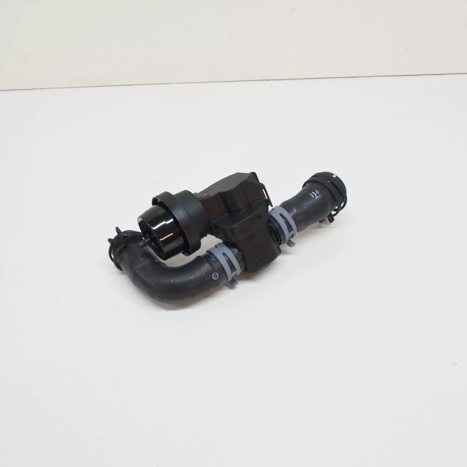 NEW MERCEDES-BENZ CLA COUPE C117 COOLANT SHUTT OFF VALVE A2702001600 ORIGINAL